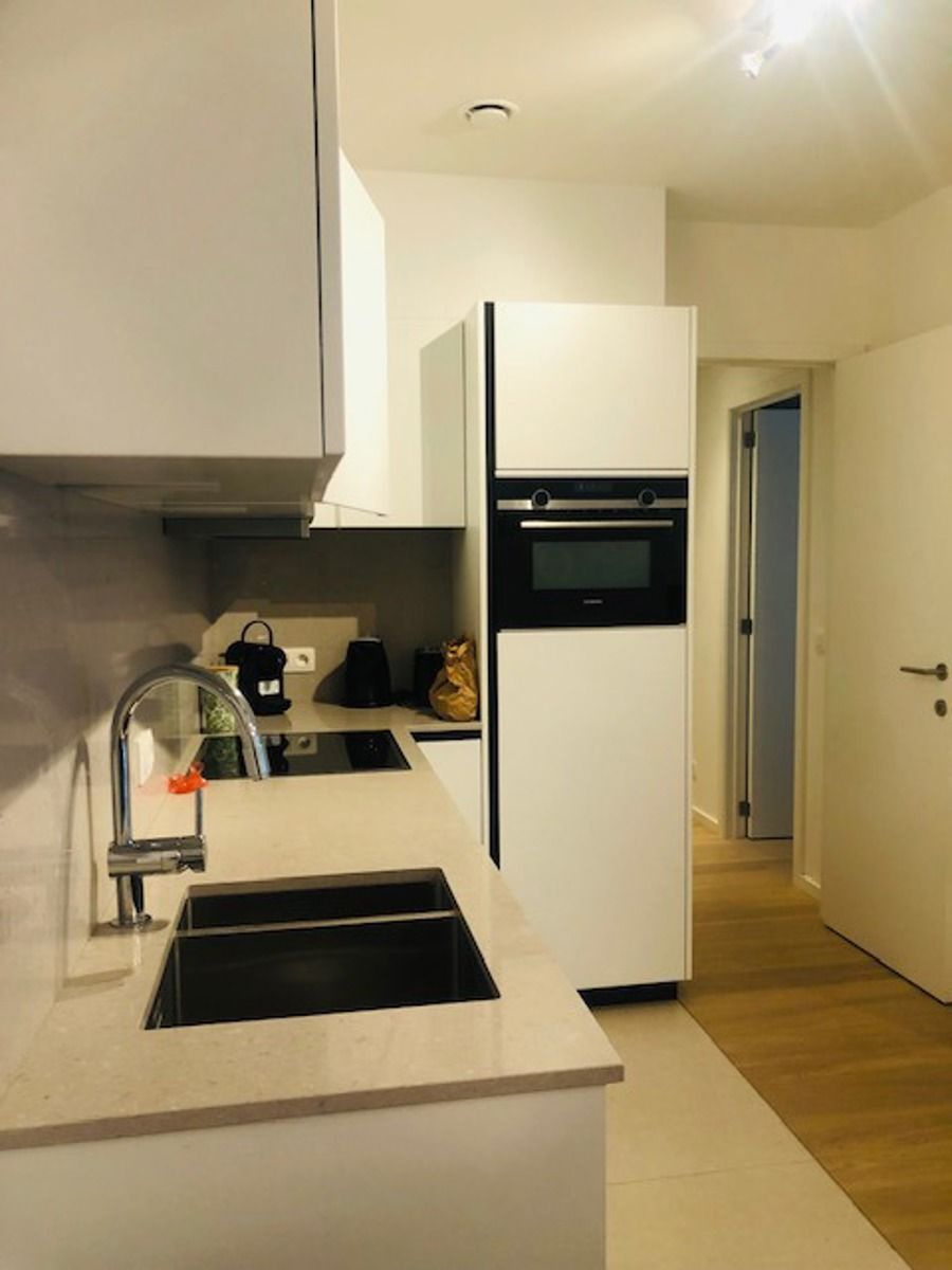 Gemeubeld 1-slaapkamer app met prachtig zicht op park  foto 10