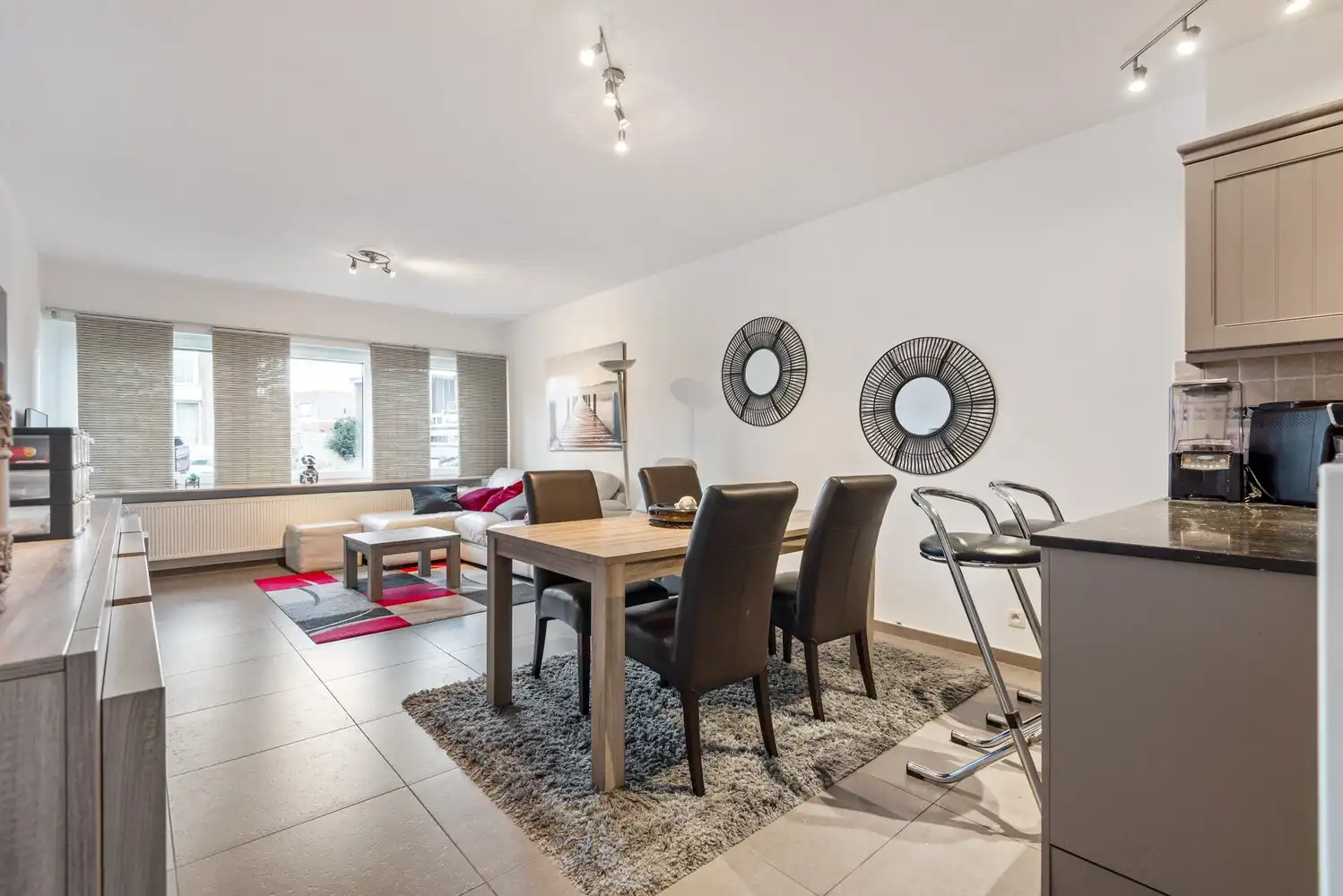 Tof gelijkvloers appartement met 2 slaapkamers, tuin en zwembad foto 5