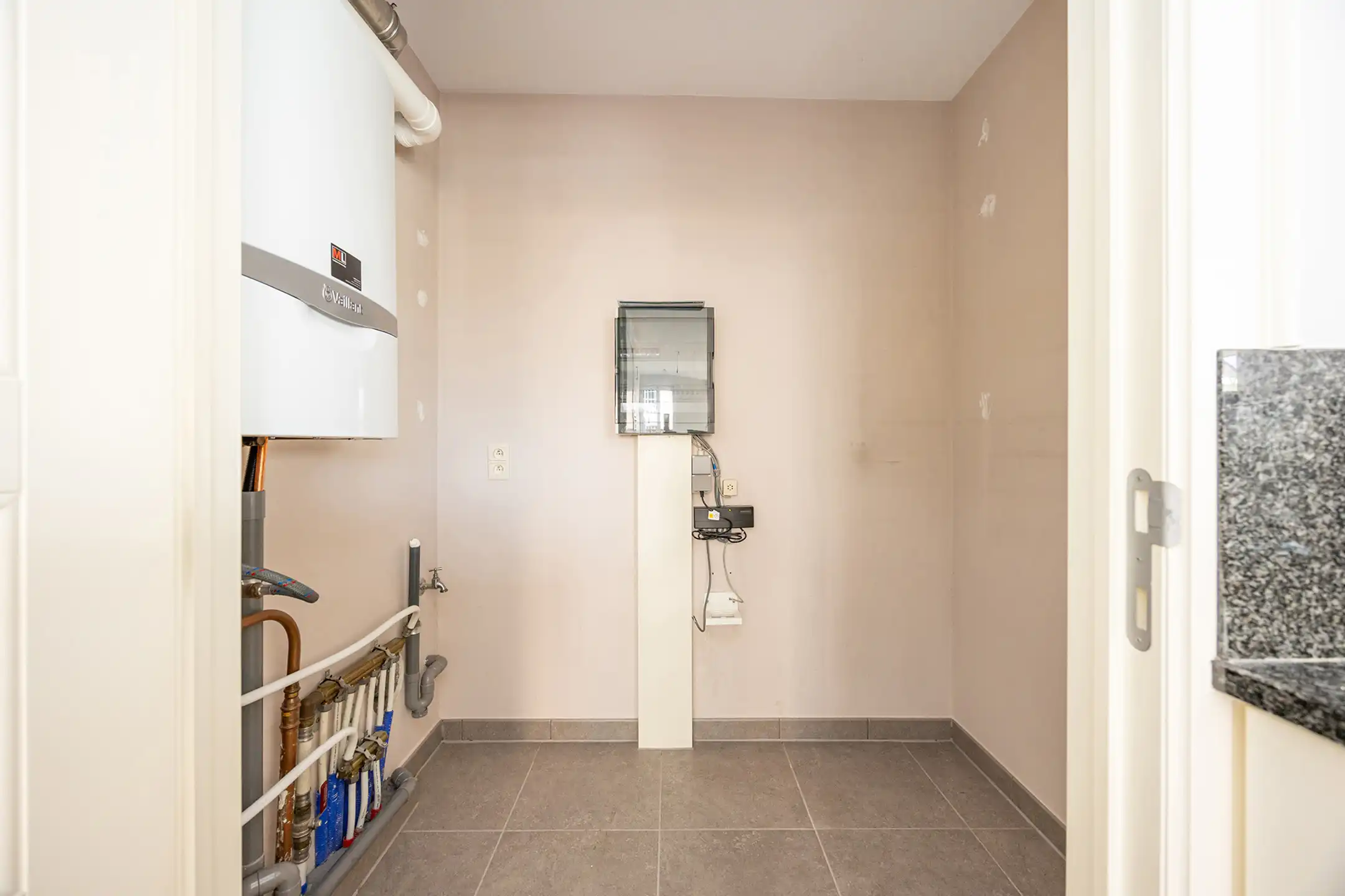 Glv 2-slaapkamer app met ruim terras en autostaanplaats. foto 8