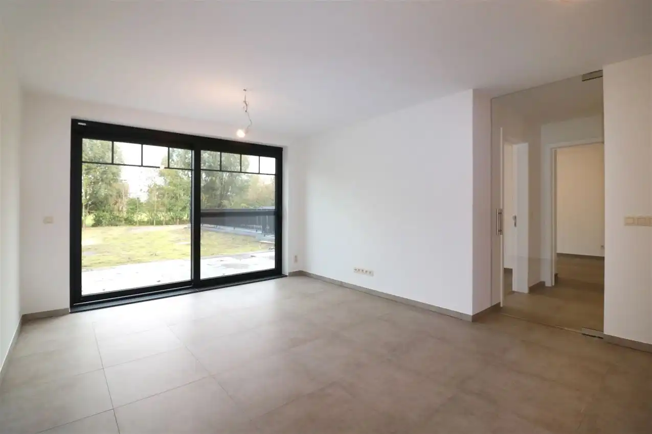 Alles gelijkvloers, oostgericht terras en tuintje, zalig rustig met zicht op maagdentoren foto 8