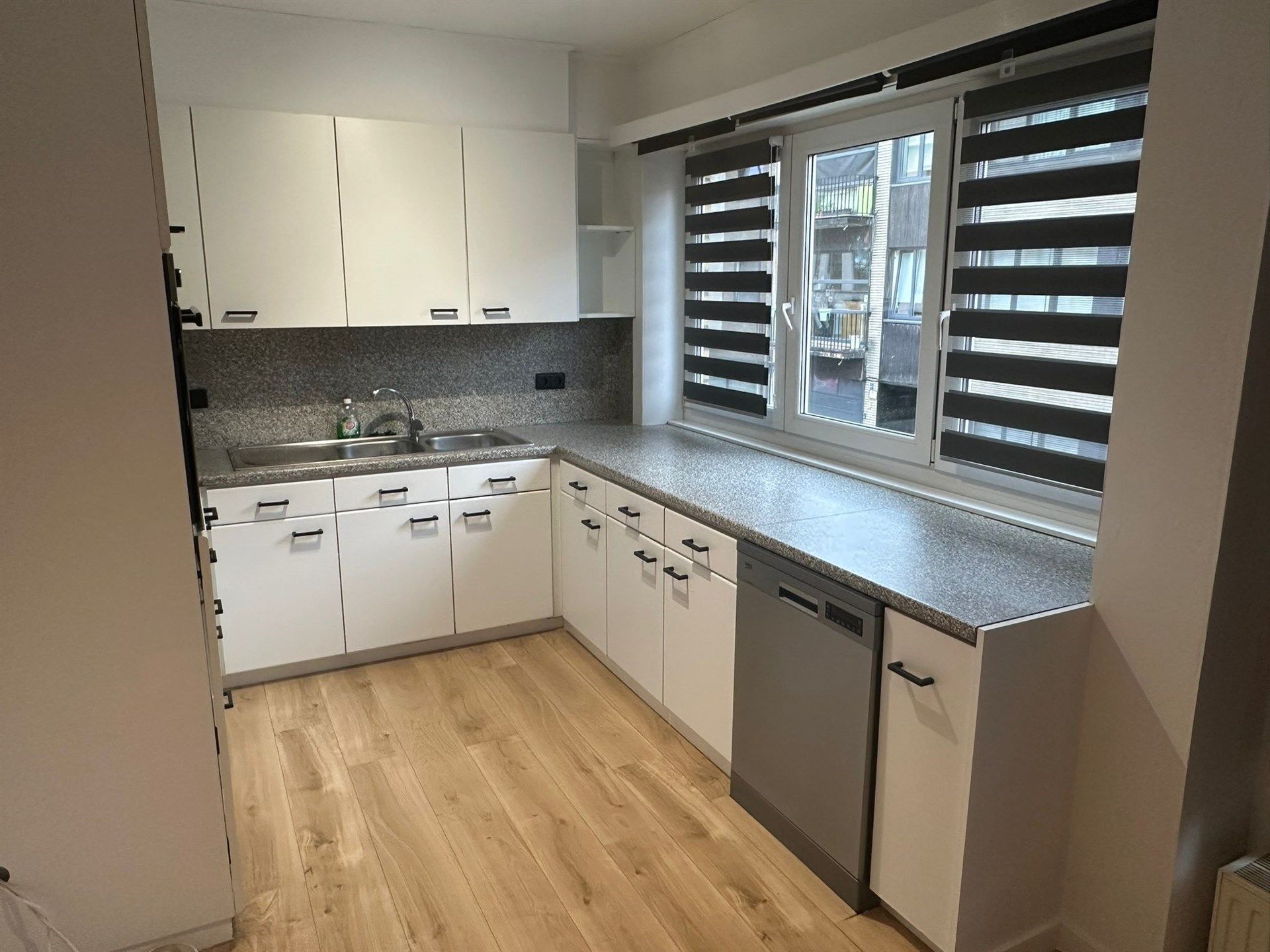 Ruim appartement met drie slaapkamers te Aalst foto 5
