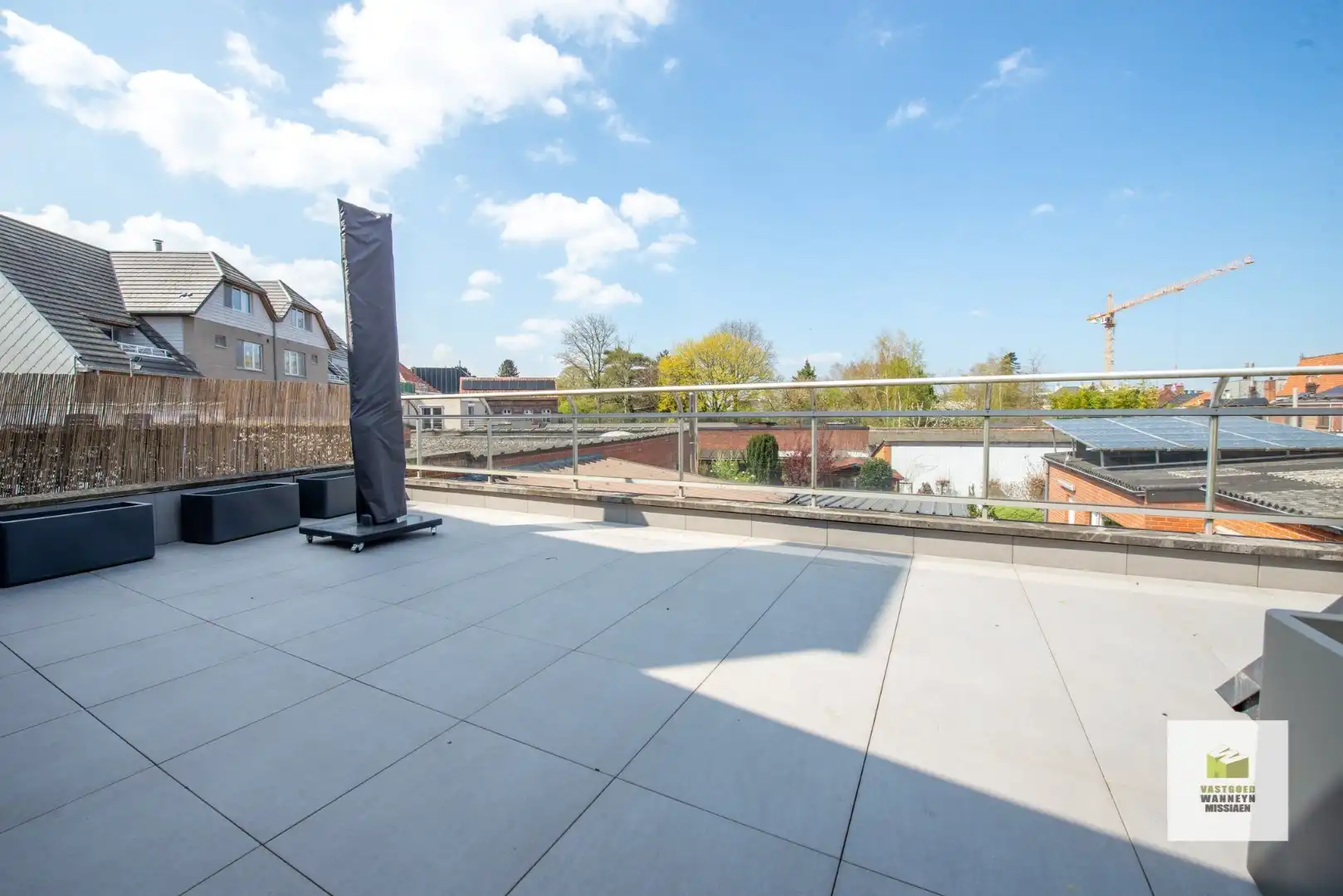 Ruime gezinswoning met tuin, 3 slaapkamers en een grote garage  foto 3