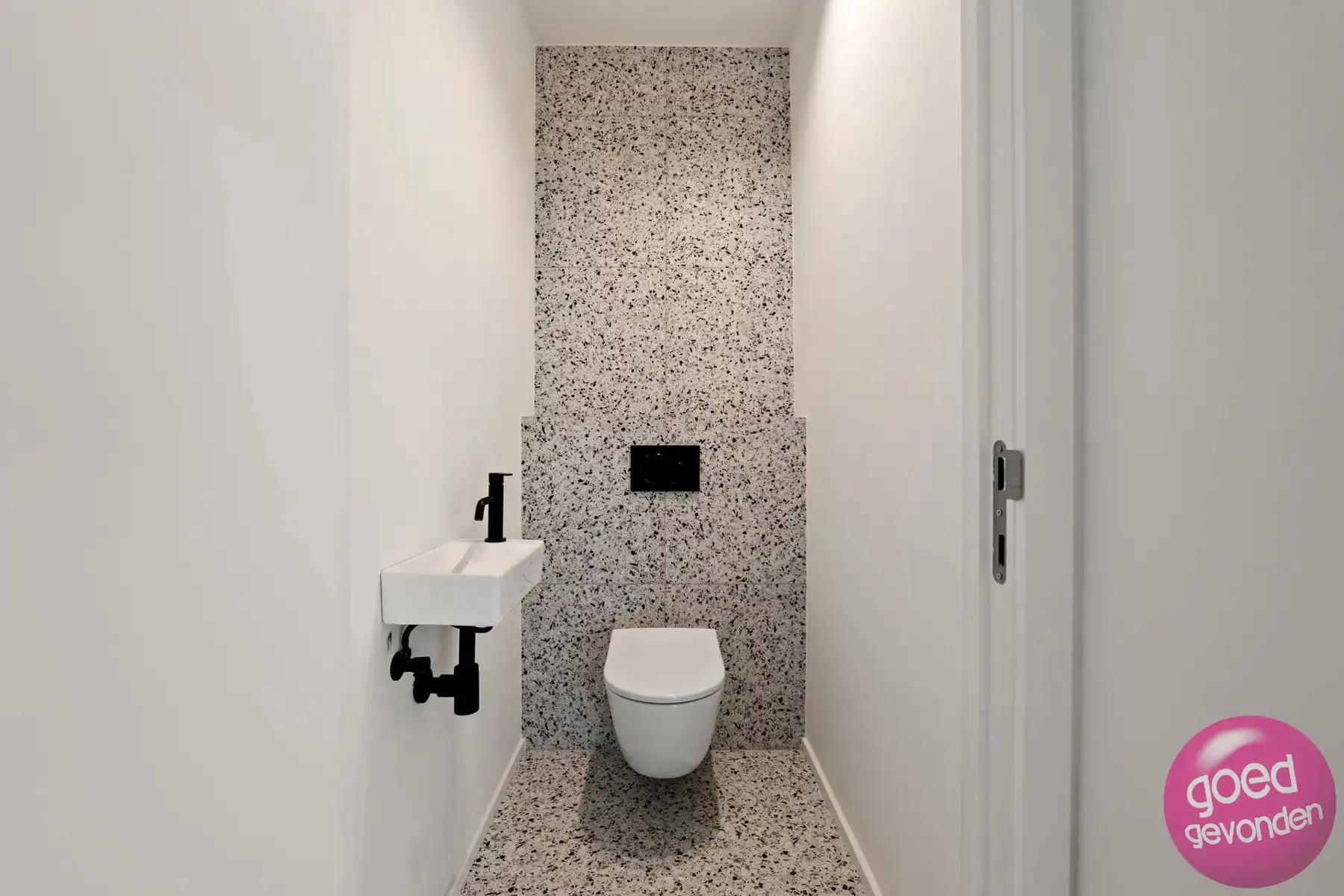 NIEUW APP - 1of2 SLK - TERRAS - KELDER - CENTRUM - GEEN BTW foto 18