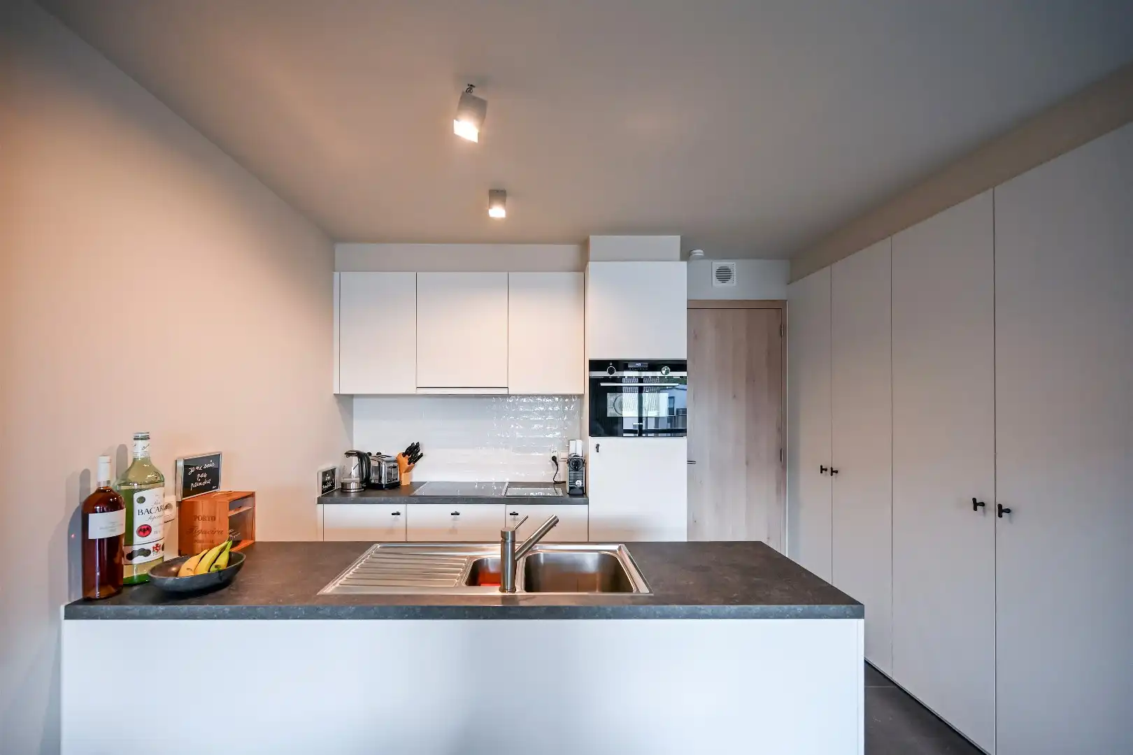 Appartement met 2 slaapkamers, terras en autostaanplaats te centrum Maldegem foto 4