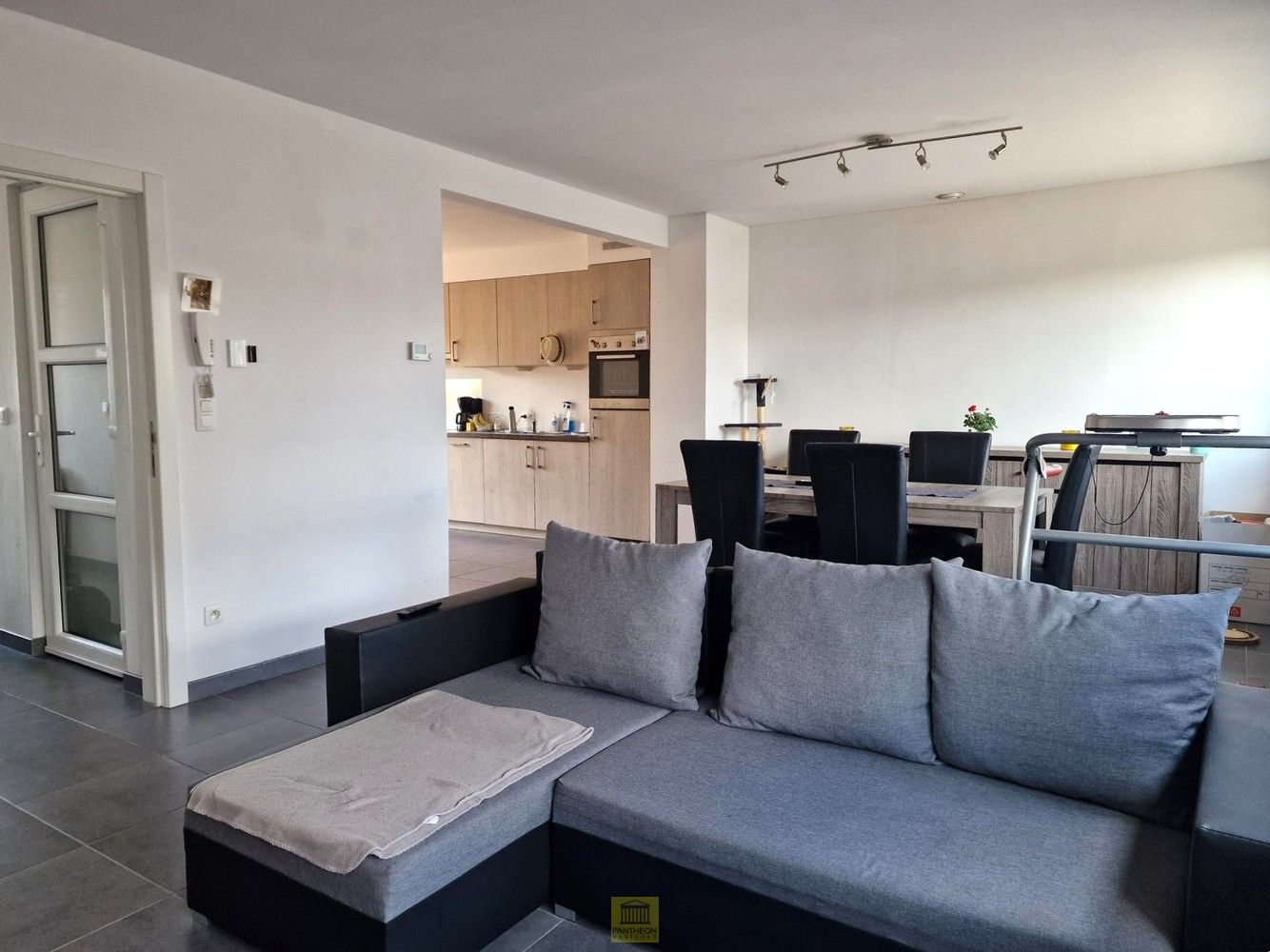 Ruim duplexappartement met aangenaam terras én garage! foto 7