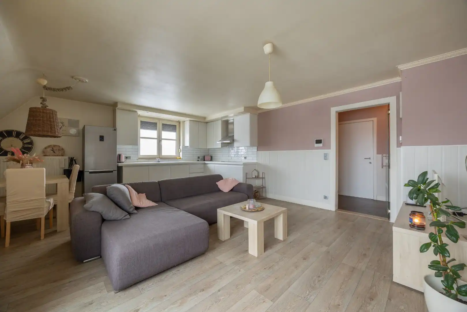 Mooi instapklaar appartement te koop! foto 3