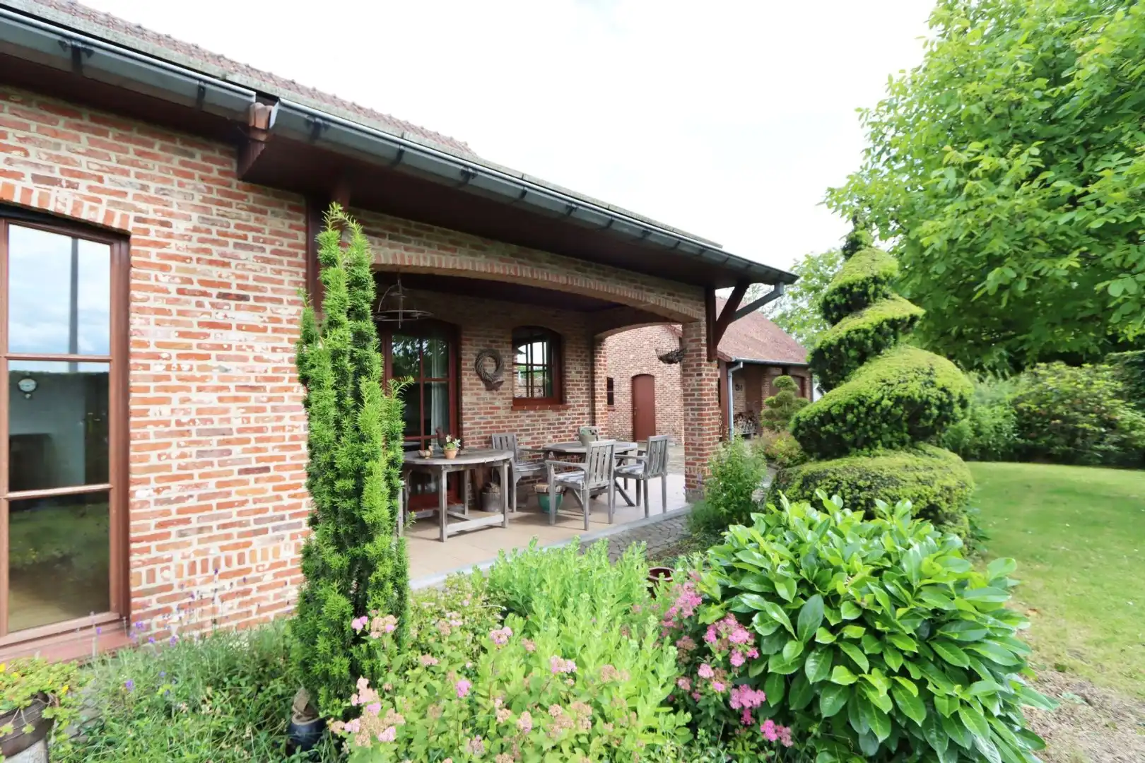 Instapklare en ruime gezinswoning met garage en diepe tuin in het gezellige Beek foto 12