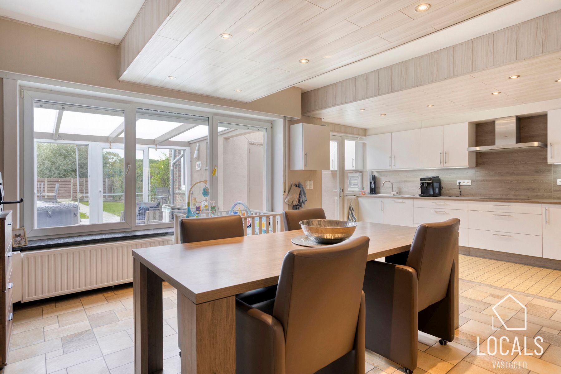 INSTAPKLARE WONING MET 4 SLAAPKAMERS  + TUIN EN GARAGE foto 9