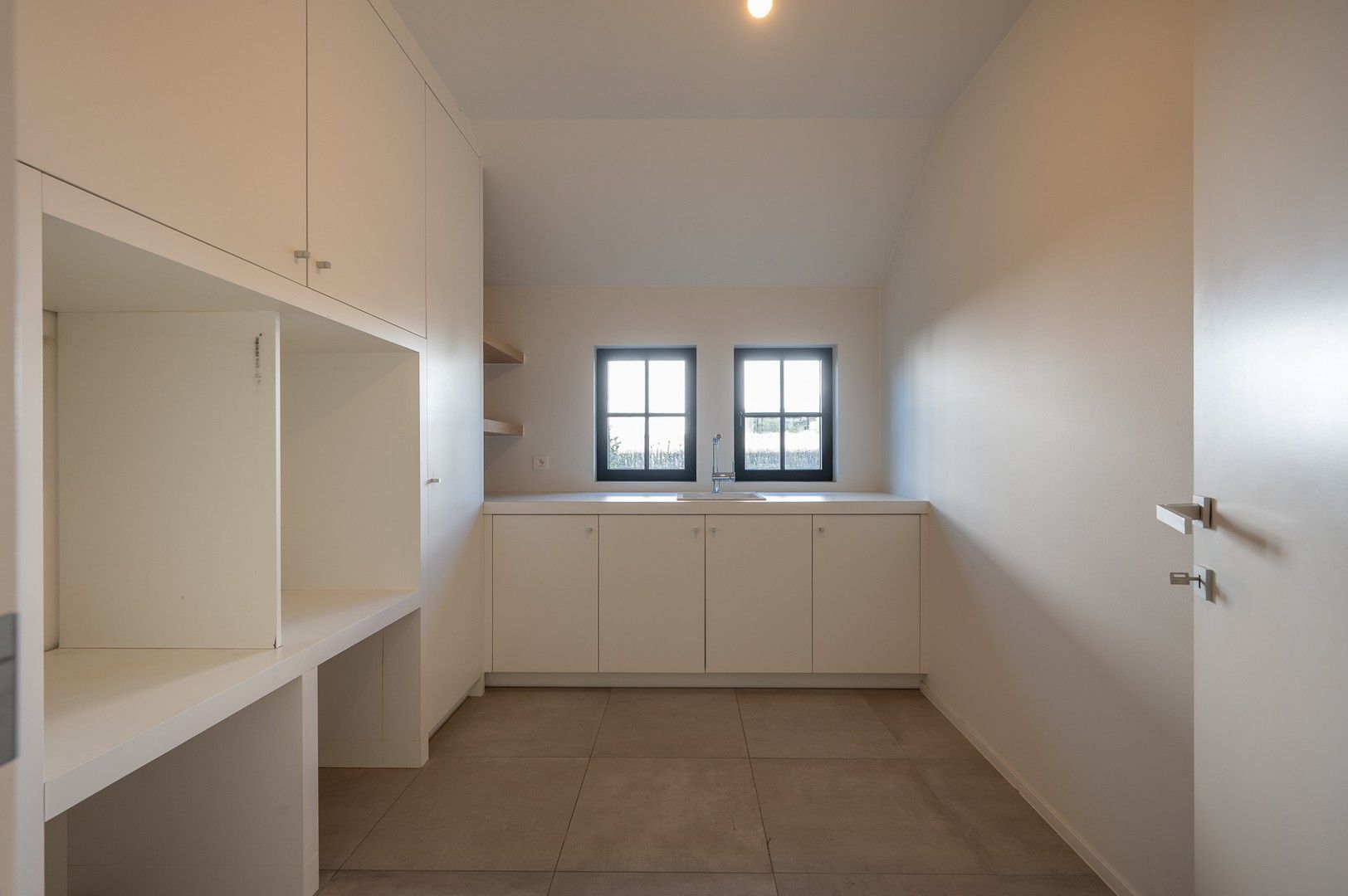 Alleenstaande villa genietend van prachtige open zichten op de polders. foto 19