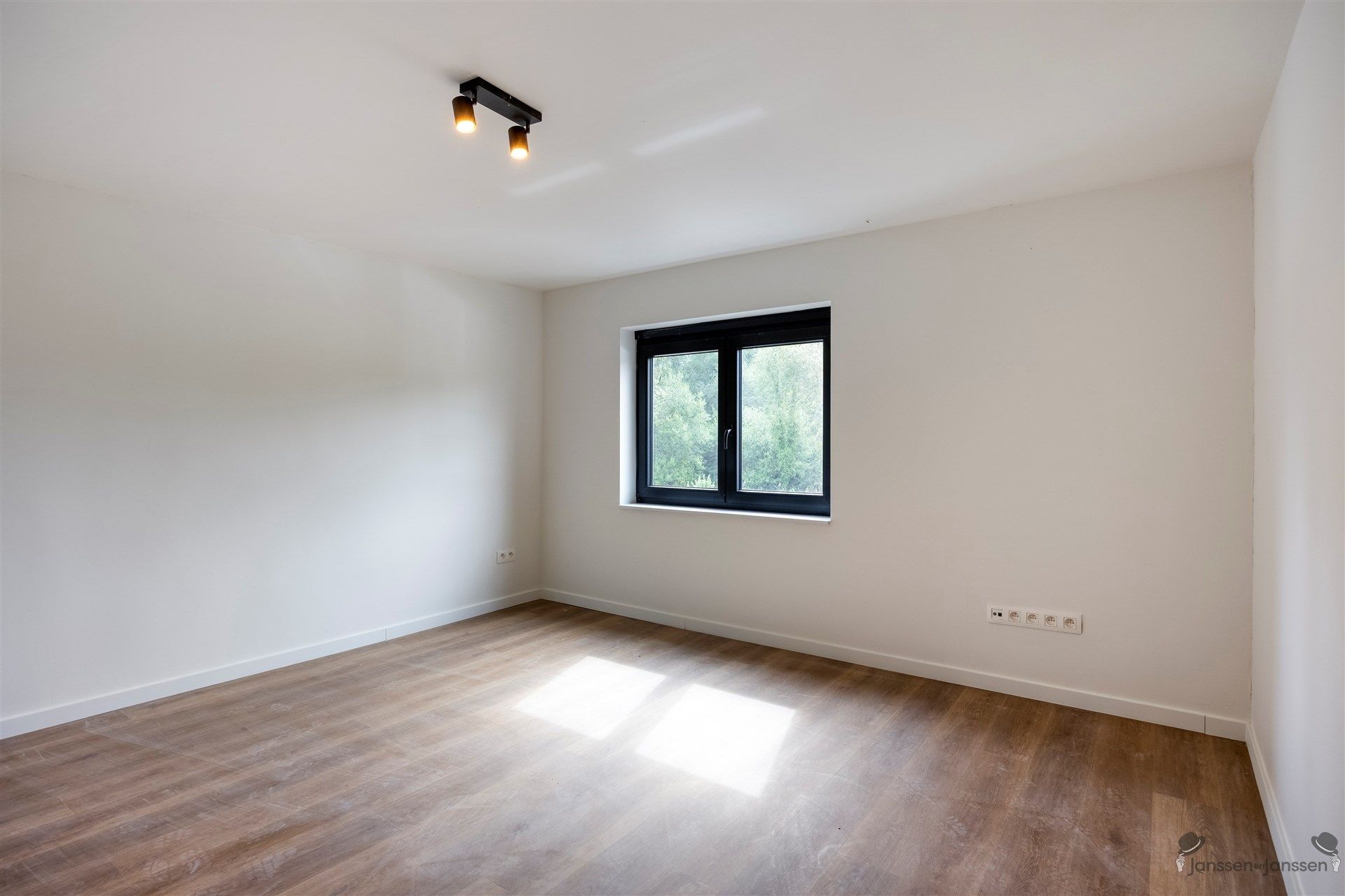 Stijlvolle en energiezuinige woning op een perceel van 6a33ca  foto 12