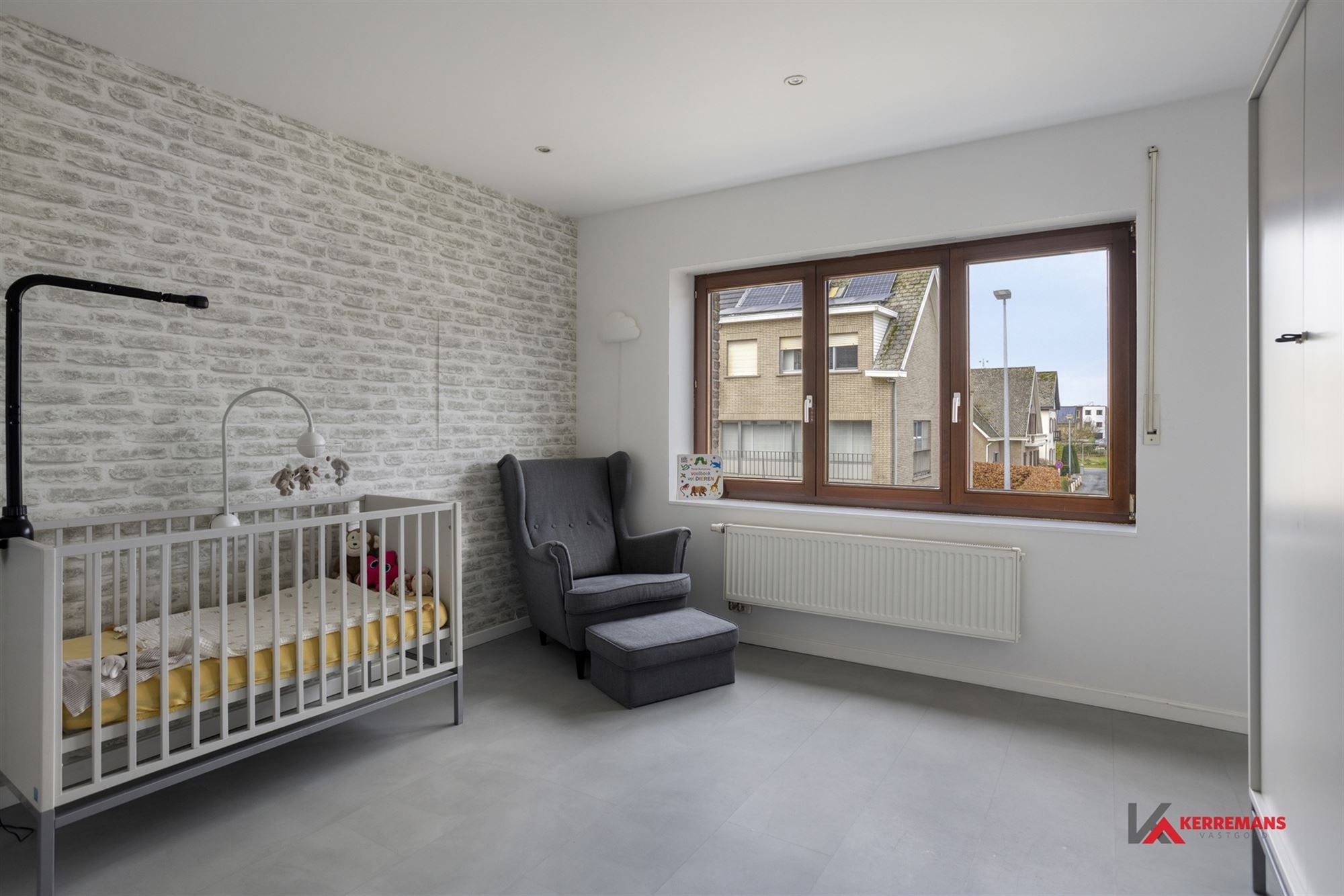 Instapklare woning met 4 slaapkamers , tuin en garage. foto 12