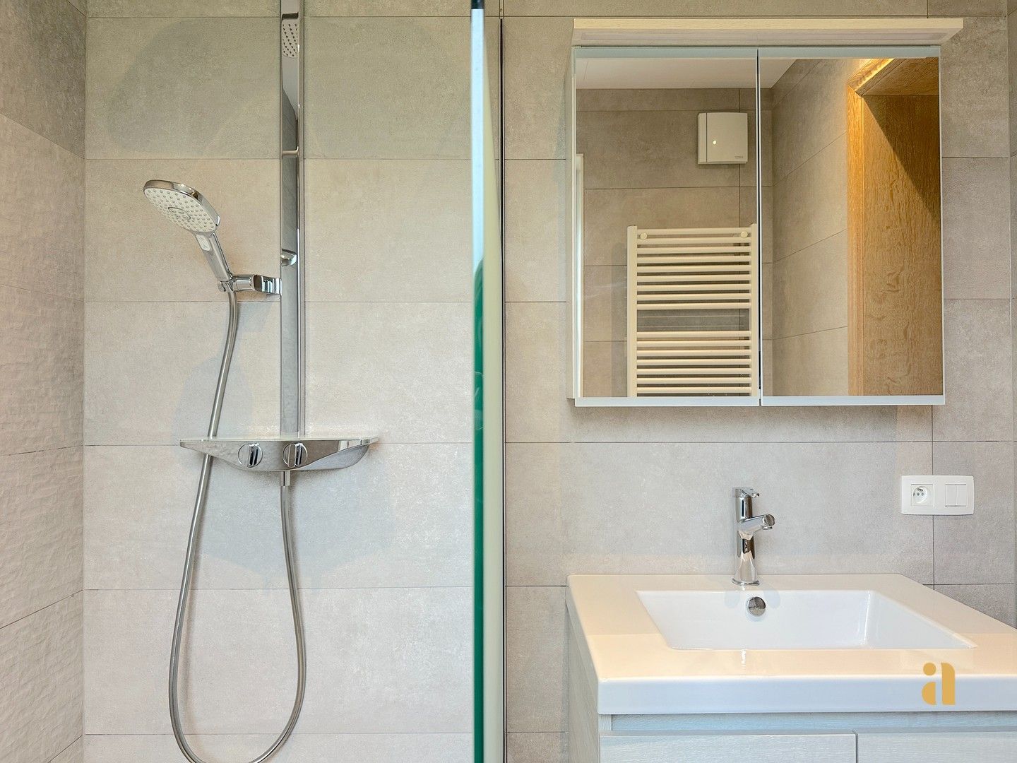 Gezinswoning met optie voor zelfstandige en prachtig uitzicht foto 15