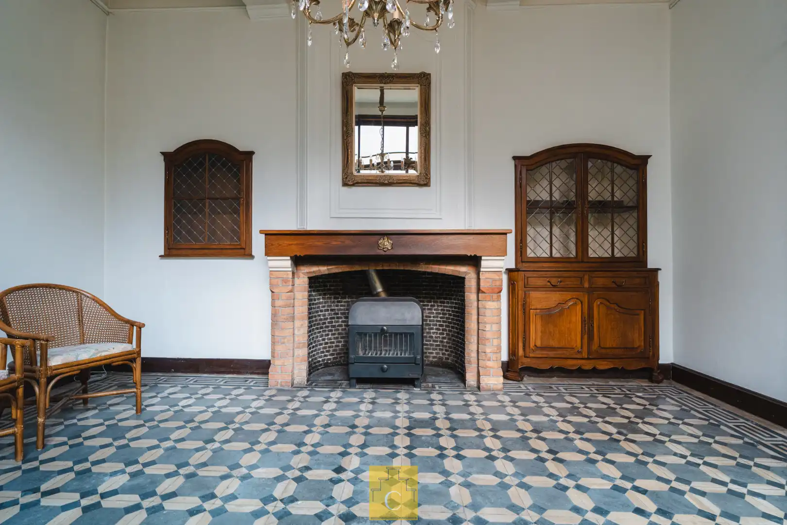 Ruime karakterwoning met 17e-eeuwse gevel, kleine garage, zongerichte terrastuin en extra terras op het verdiep, mooie locatie in het hartje van Brugge foto 11