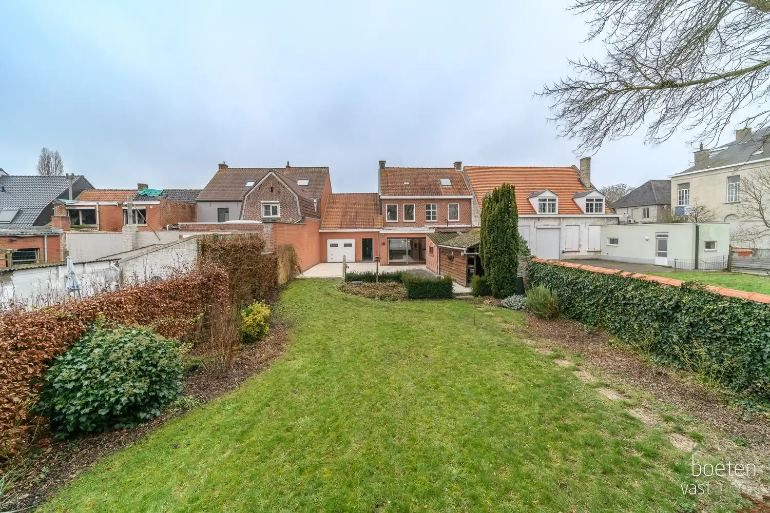 ROESBRUGGE: Ruime maar te moderniseren rijwoning met 4 slpks., grote garage en gezellige tuin op 492m² grondopp. foto 19