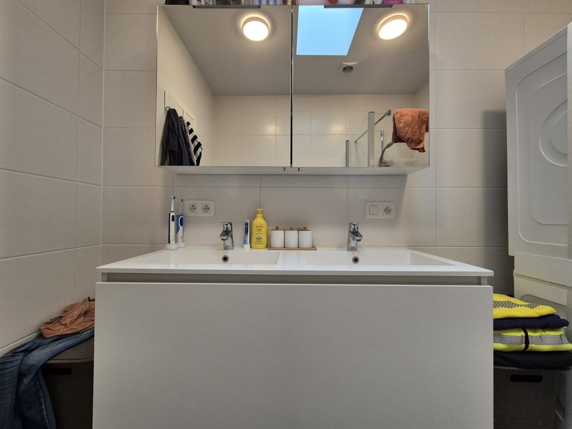 Gerenoveerde knusse rijwoning met tuin.  foto 24