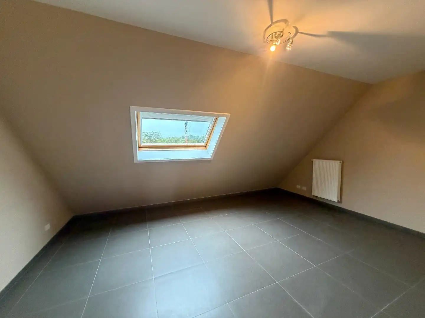 Uiterst ruim appartement (119m²)  met twee slaapkamers op de markt van Houthulst foto 8