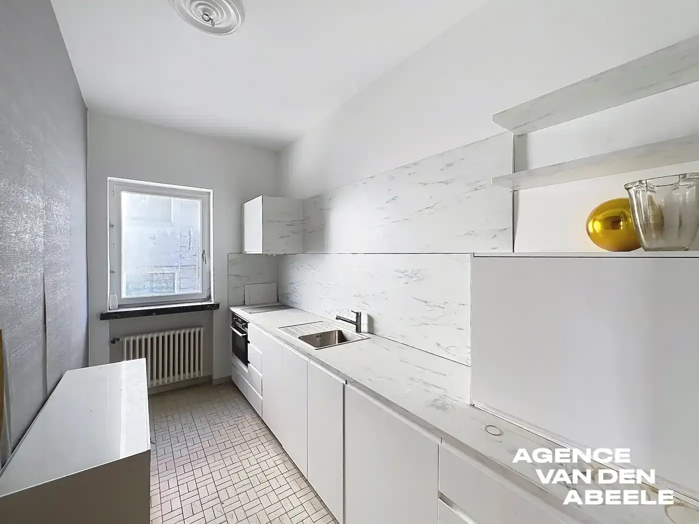 Op te frissen appartement met 2 slaapkamers aan de Sint-Annarei te Brugge foto 3