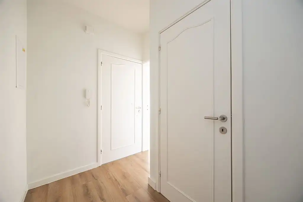 Gerenoveerd appartement met terras foto 13