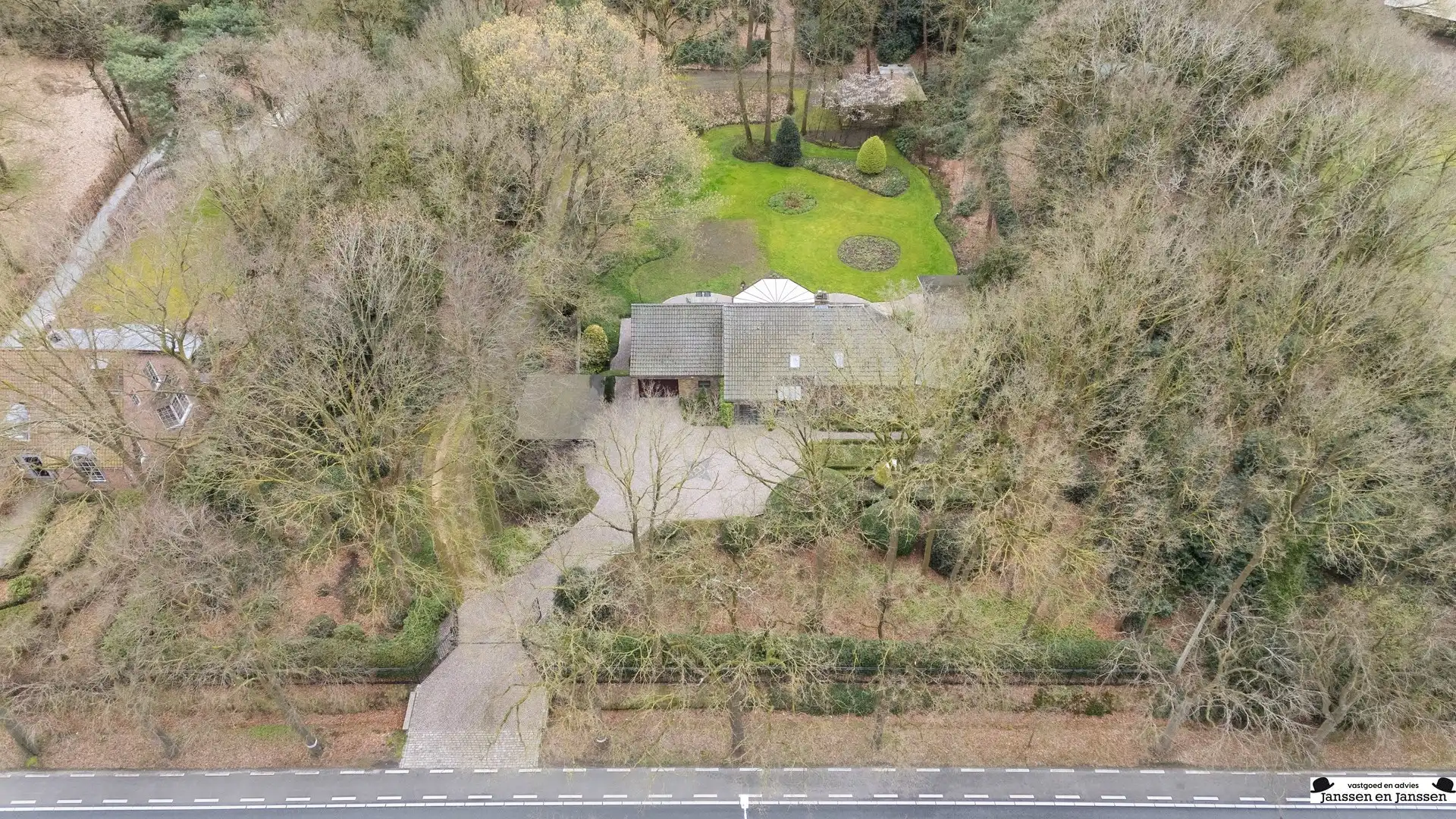 Karaktervolle villa op aan de Bredabaan te Gooreind  foto 36