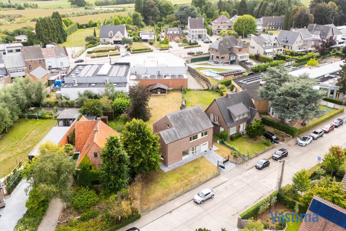 Lichtrijke villa met royale tuin vlak bij natuur & stadsleven foto 4