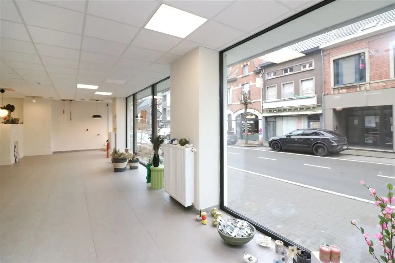 handelszaak met grote zichtbaarheid te midden van centrum foto 25