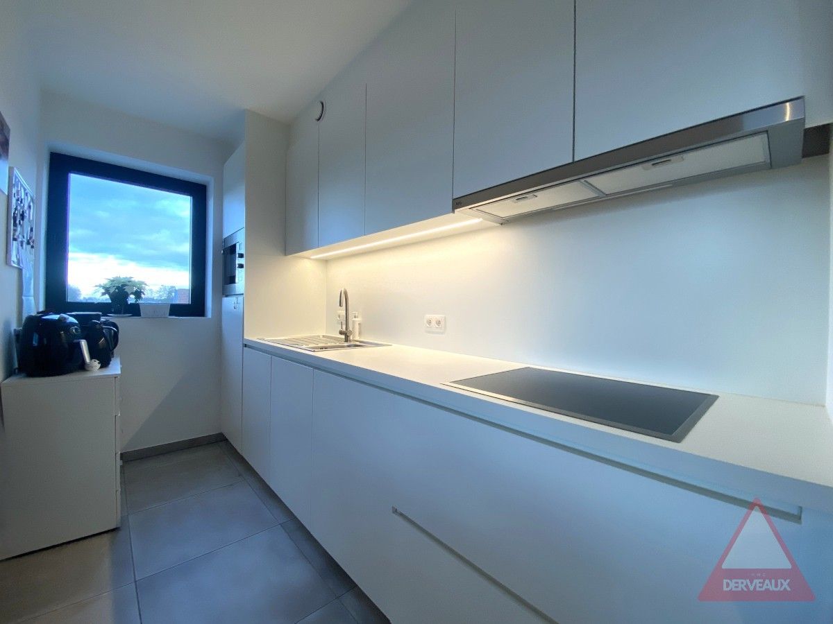 Zonnebeke – Dakappartement met terras en landelijk zicht foto 8