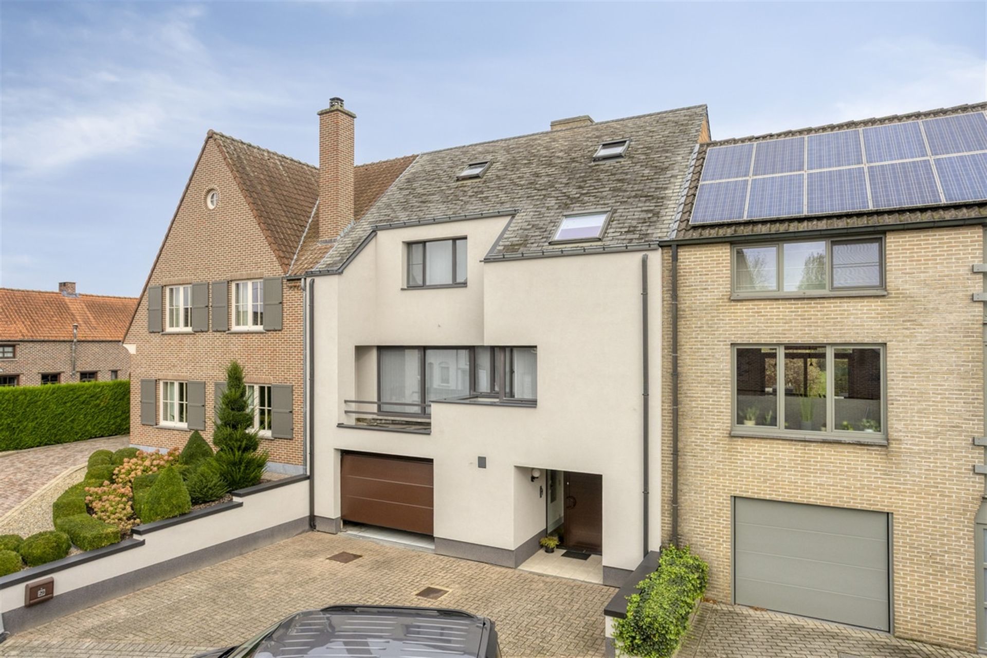 Riante Woning met 4 Slaapkamers foto {{pictureIndex}}
