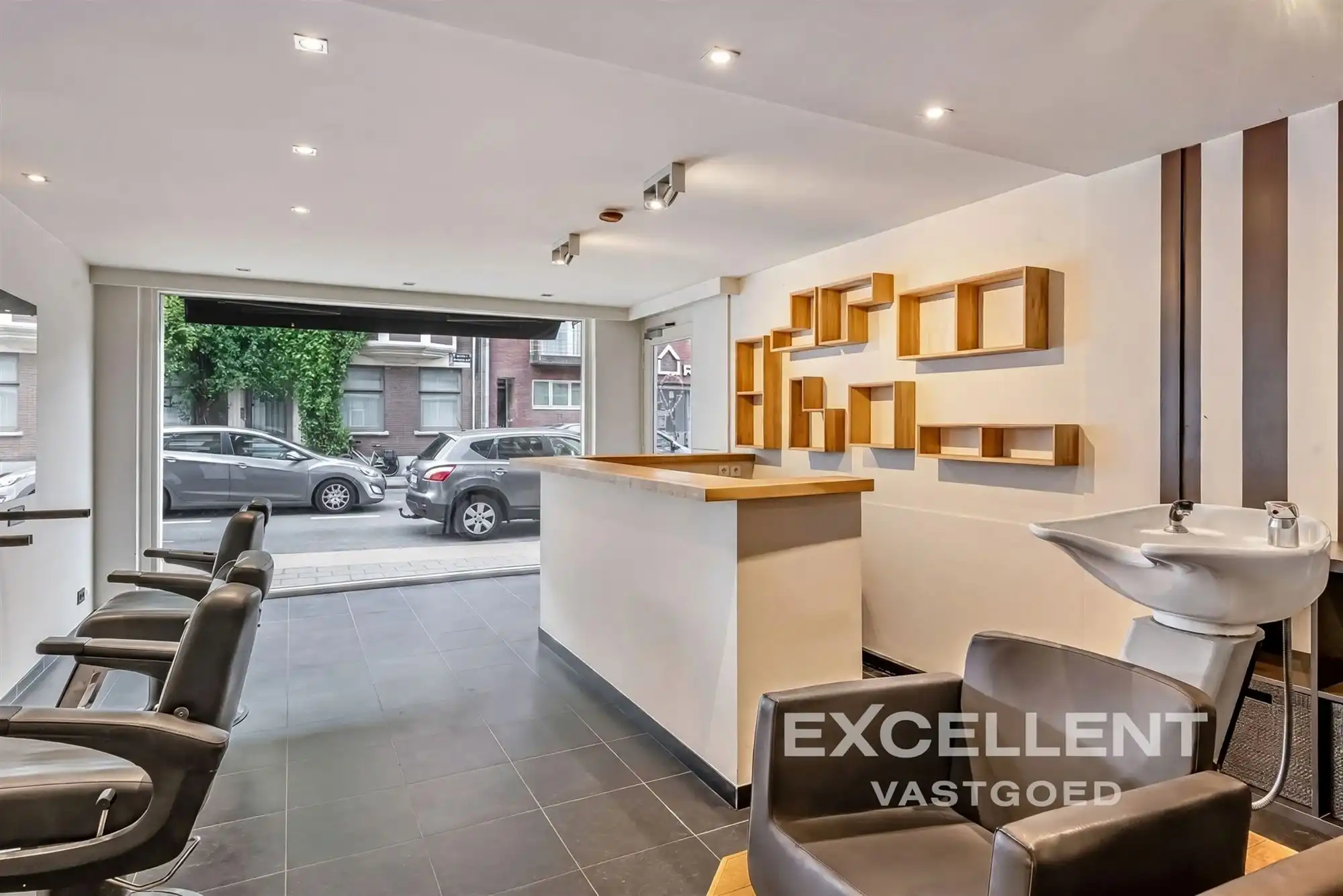 Gelijkvloerse handelsruimte met studio centrum Deinze te koop foto 7