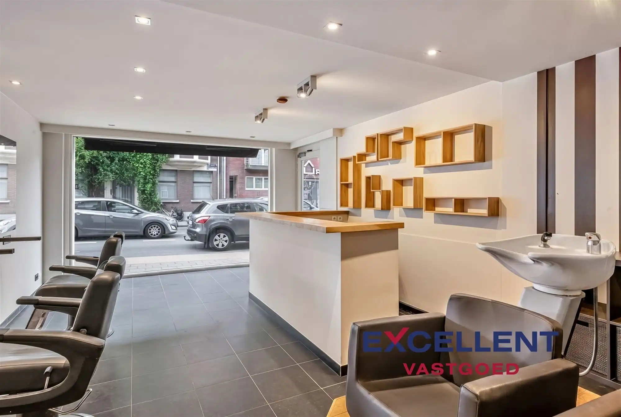 Gelijkvloerse handelsruimte met studio centrum Deinze te koop foto 7