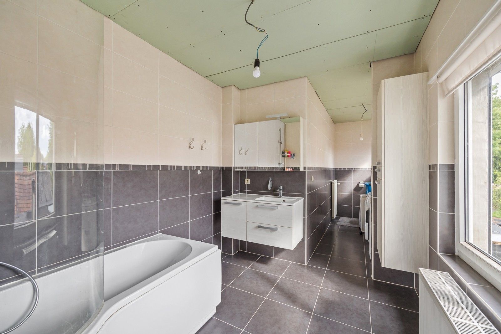 Gedeeltelijk te renoveren en op te frissen woning vlakbij het park van Brasschaat. foto 7