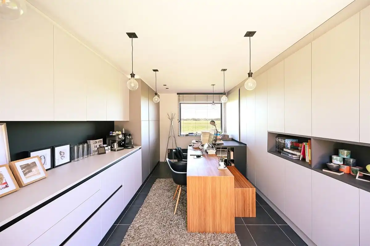 Moderne gezinswoning met zwembad, home office en prachtig uitzicht foto 25