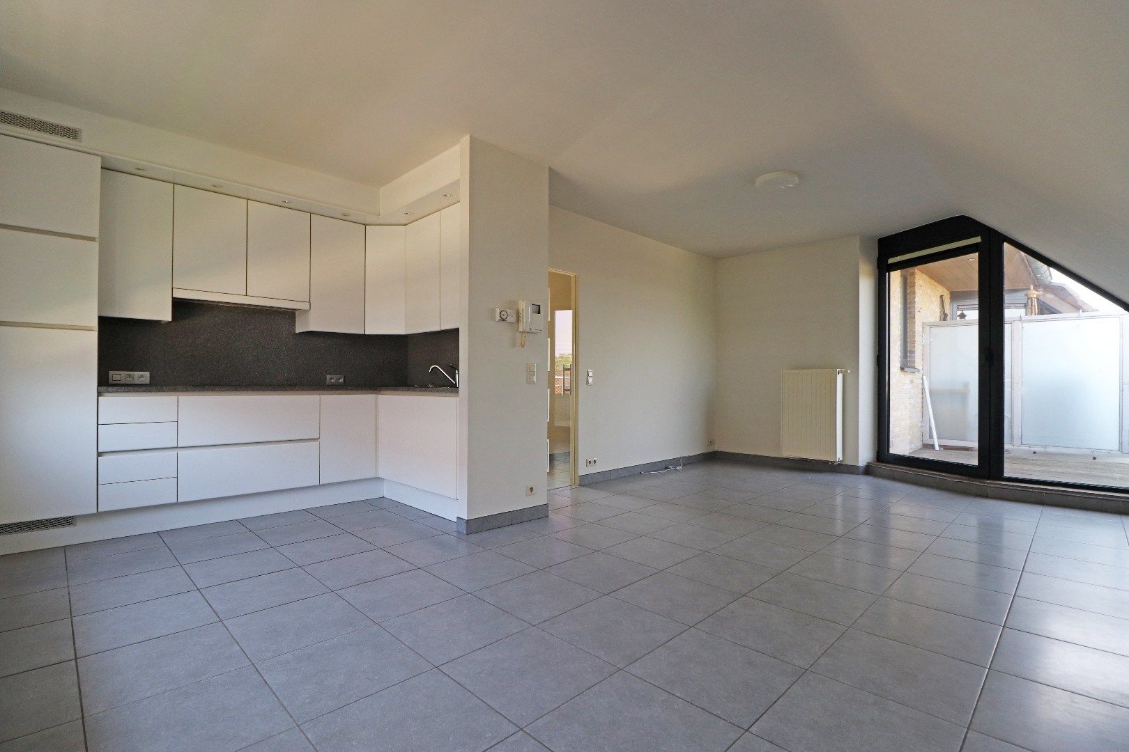 Verzorgd appartement in hartje Meulebeke foto 2