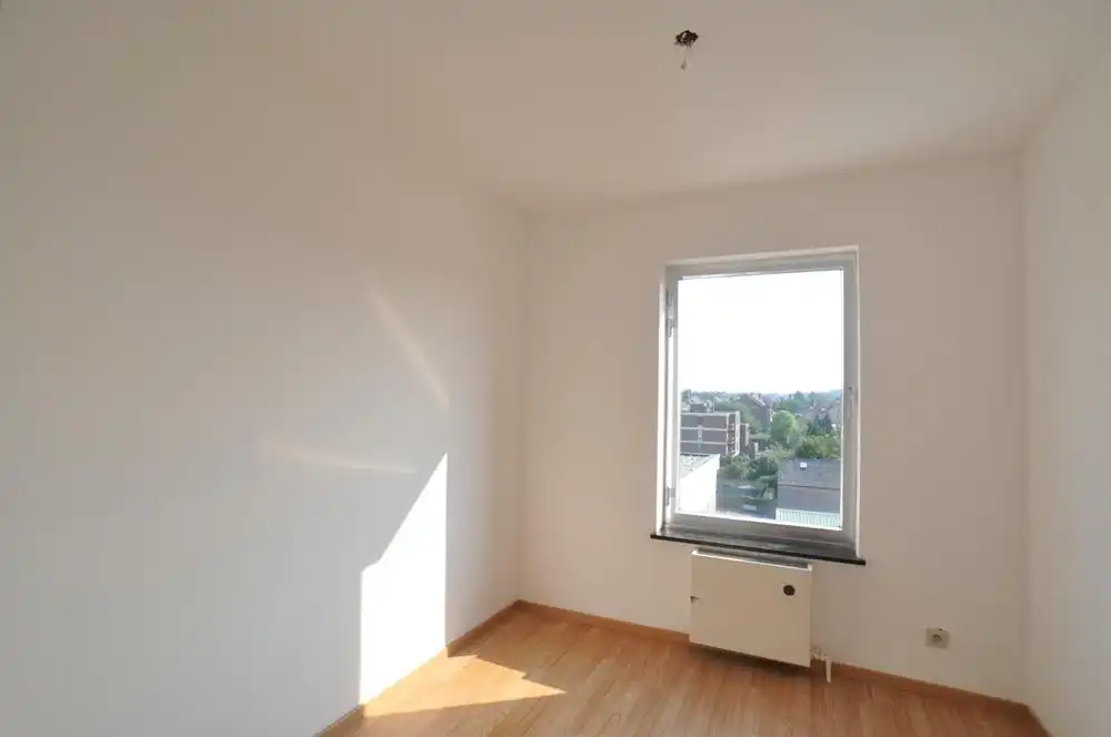 Ruim appartement te koop in Residentie Capricornus te Rekem foto 7