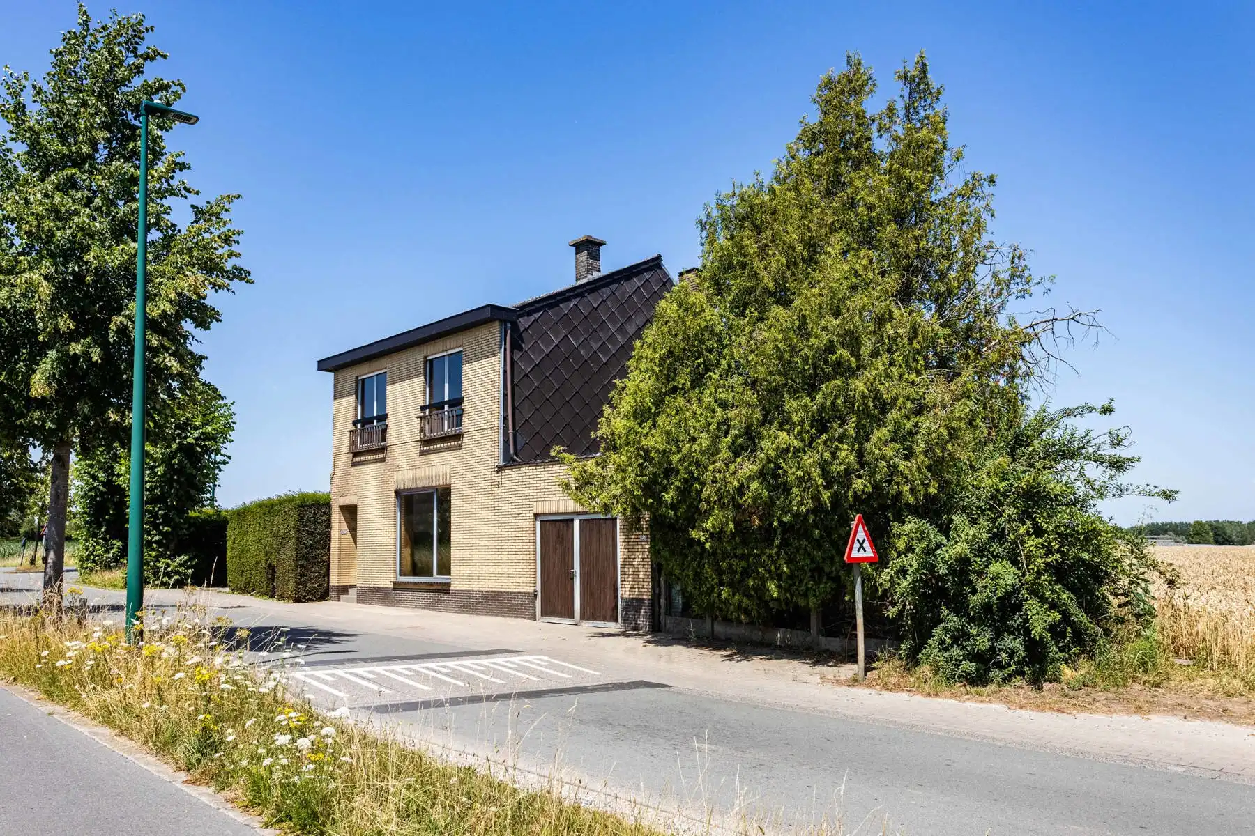 Te renoveren woning met grote tuin en atelier op toplocatie! foto 4