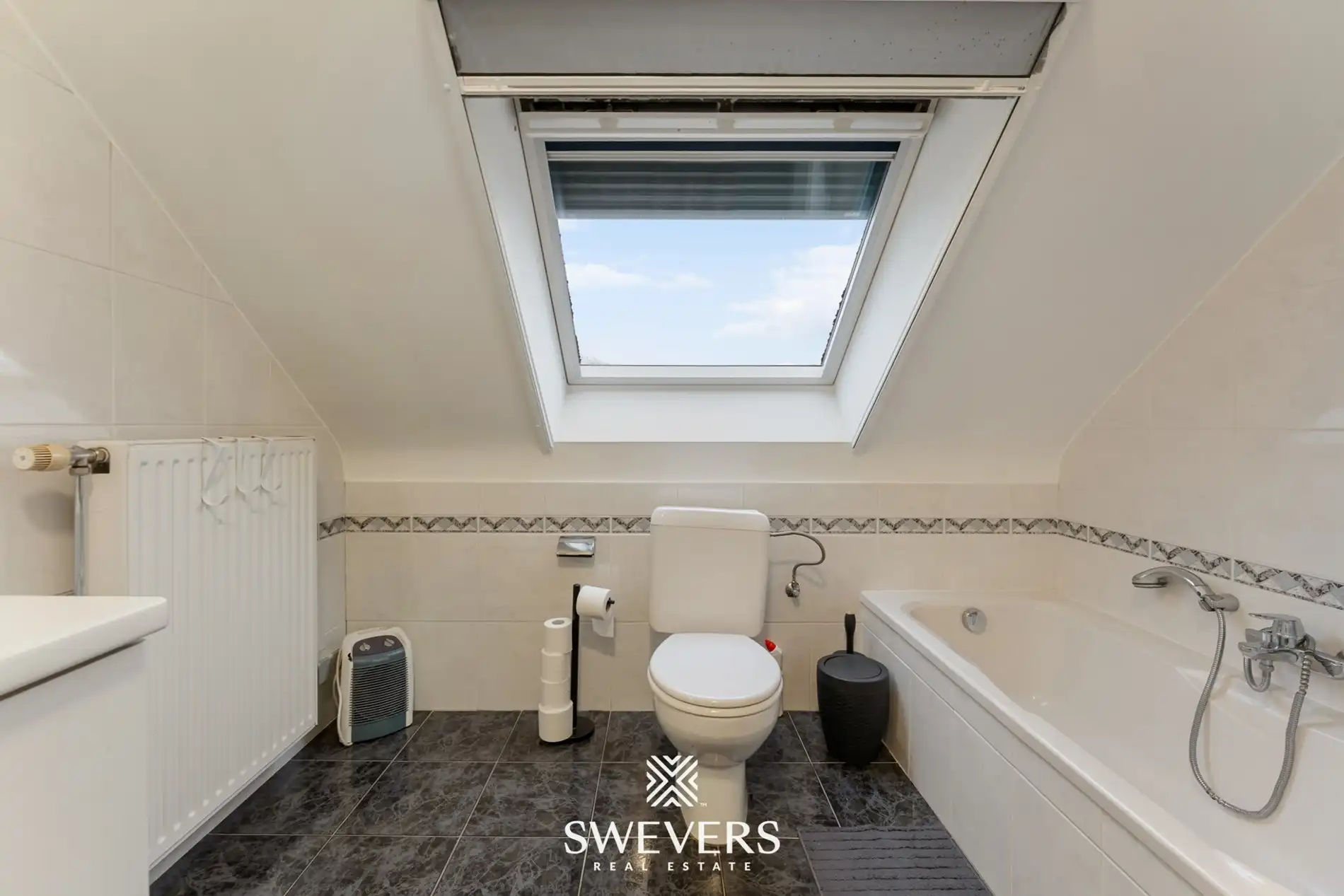 Opbrengsteigendom met handelspand, ruim appartement en uitbreidingspotentieel in hartje Heusden-Zolder foto 30