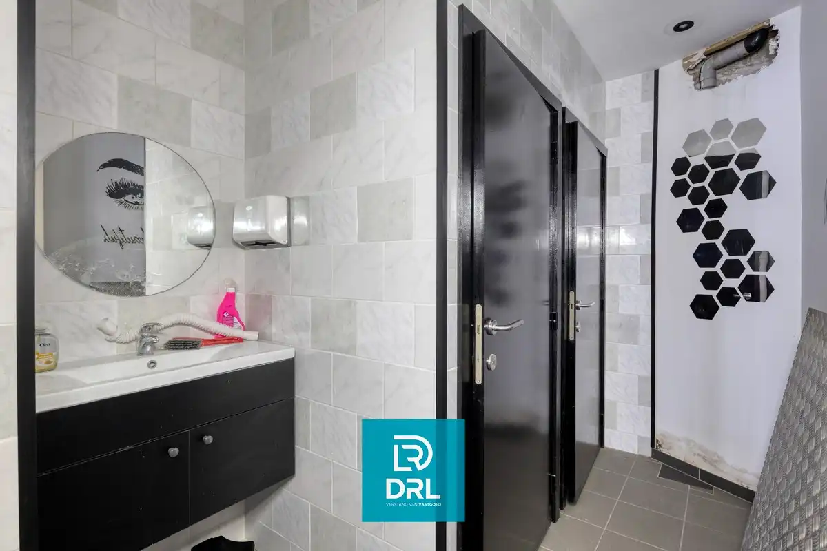 HANDELSHUIS met 2 APPARTEMENTEN te OOSTENDE foto 7