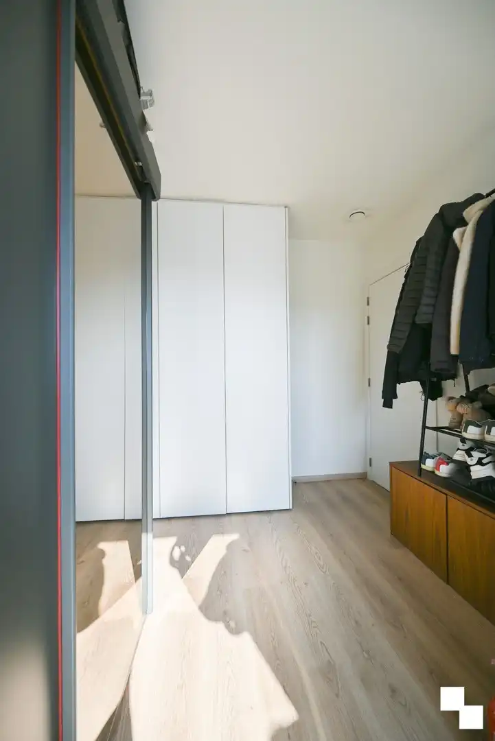 Instapklaar appartement met divers maatmeubilair te Izegem (Emelgem) foto 21