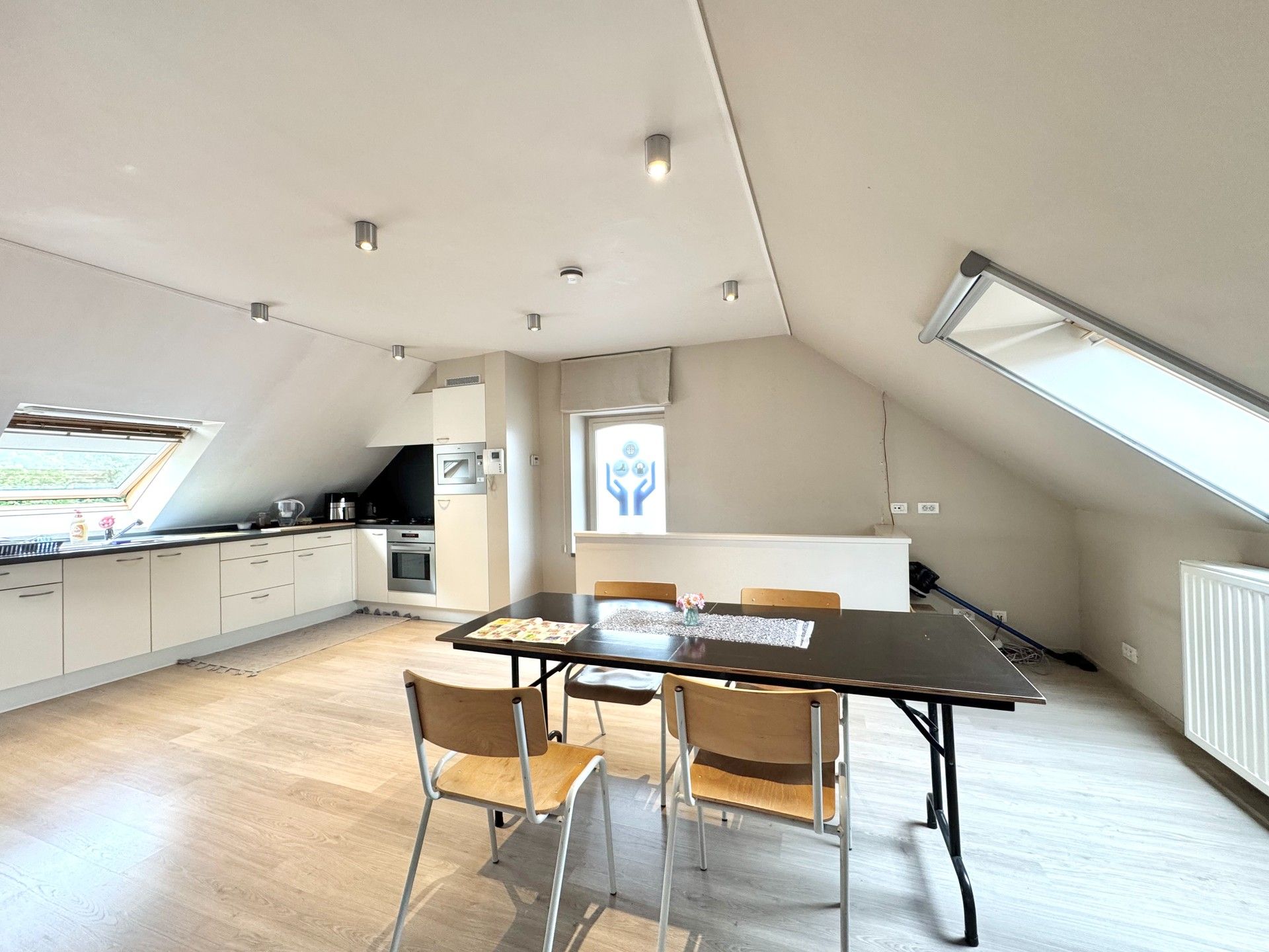 WONING MET MAGAZIJNTJE + DUBBELE GARAGE op 553 M² foto 10