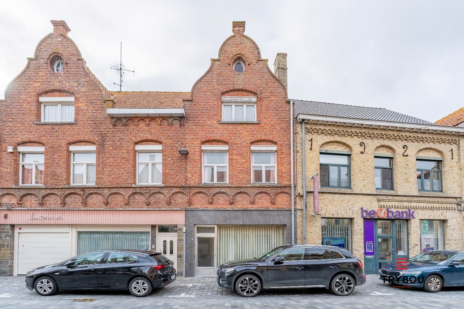 🏠 Te koop in het hart van Diksmuide – Woning met woon-winkelcombinatie en charmant stadstuintje foto 2