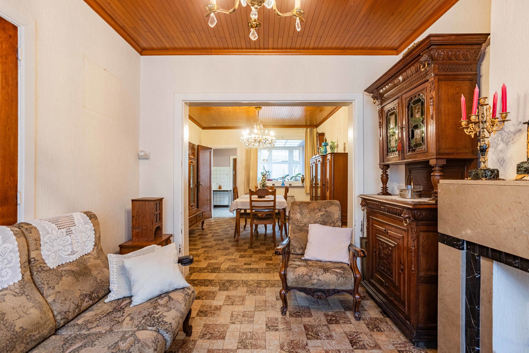 Woning met tuin en achterliggend perceel met oprit & garage! foto 4