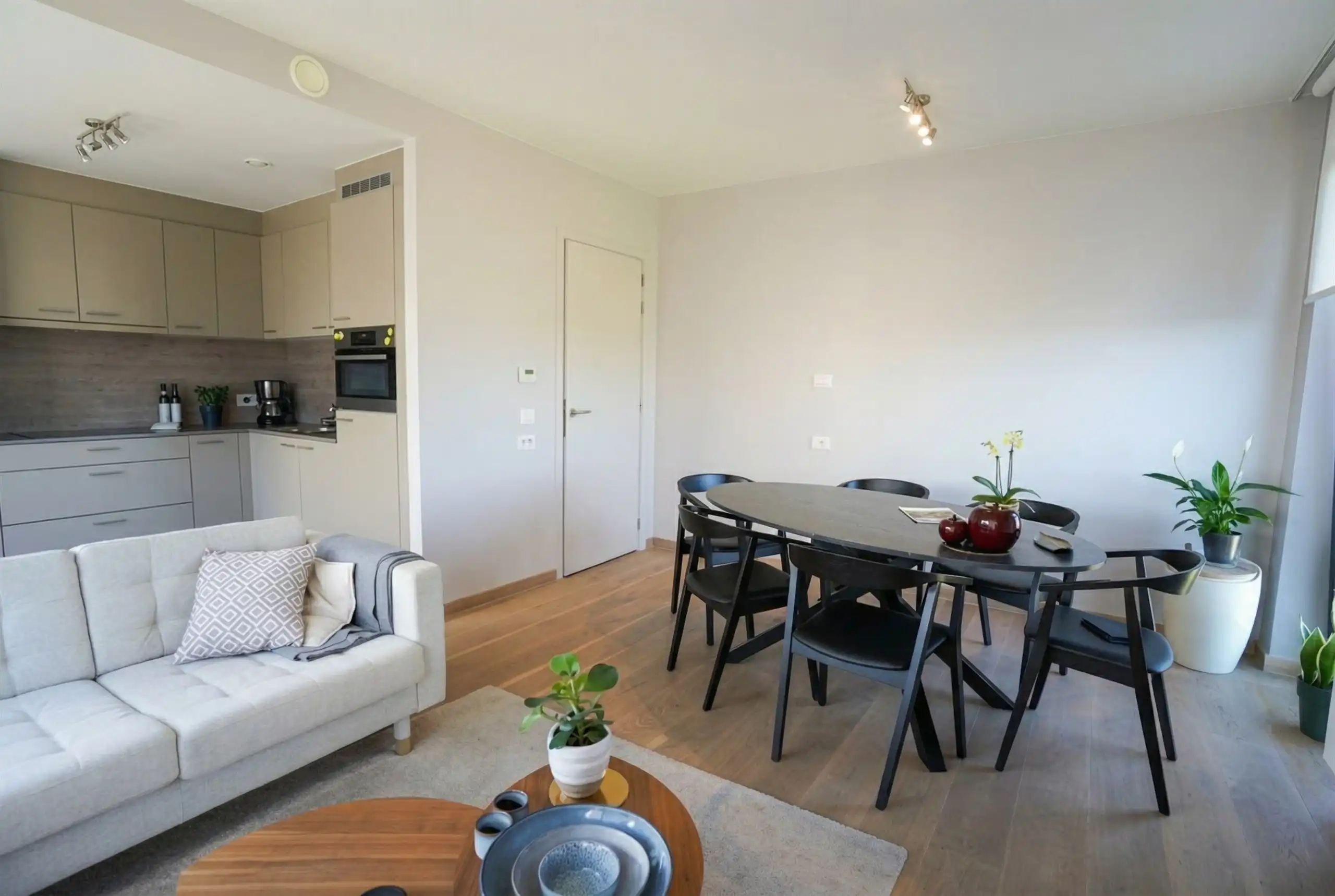 Onweerstaanbaar appartement met terras en garage! foto 2