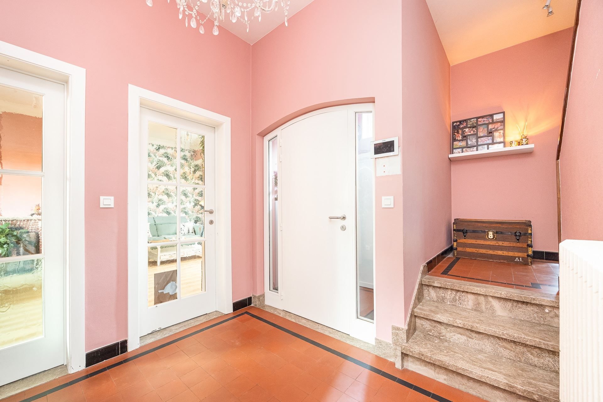 Sterk opgewaardeerde Apothekerswoning met 4 slaapkamers foto 2