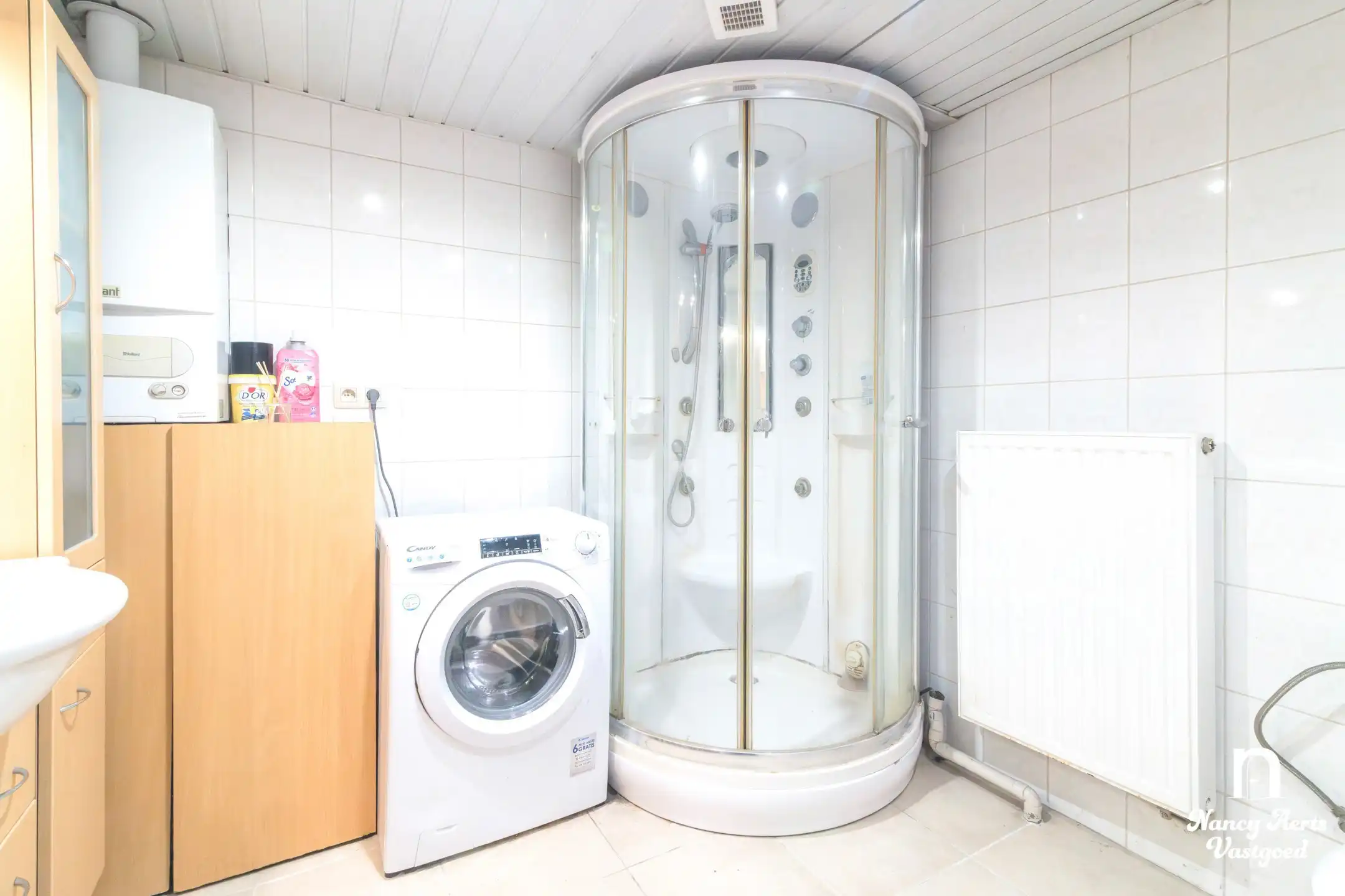 Halfopen woning met grote omheinde tuin en mooi uitzicht foto 10