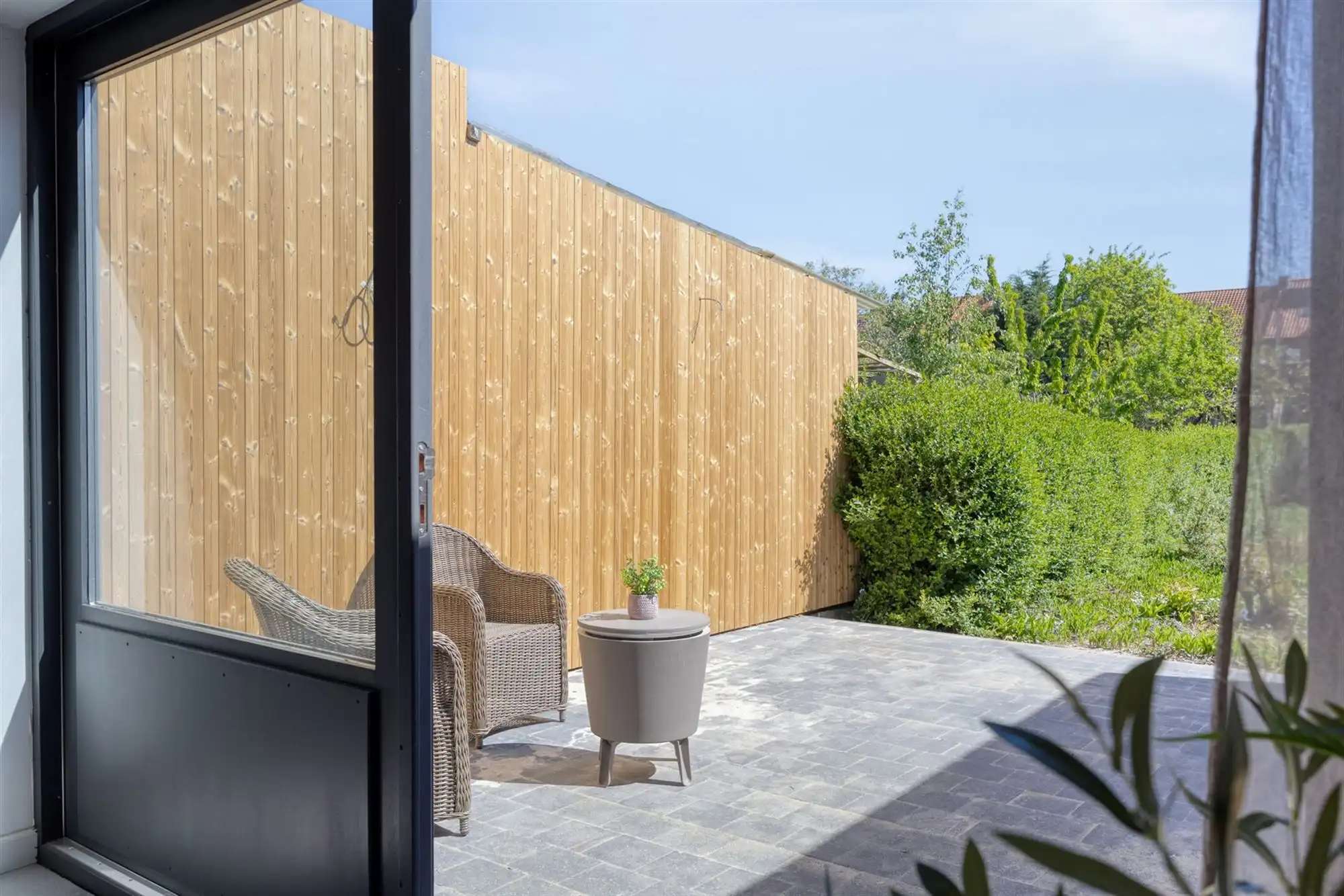 Volledig vernieuwde woning met 4 grote slaapkamers en tuin foto 31