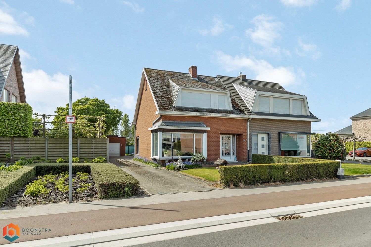 Hoofdfoto van de publicatie: Op te frissen woning met 3 slpkrs te Putte