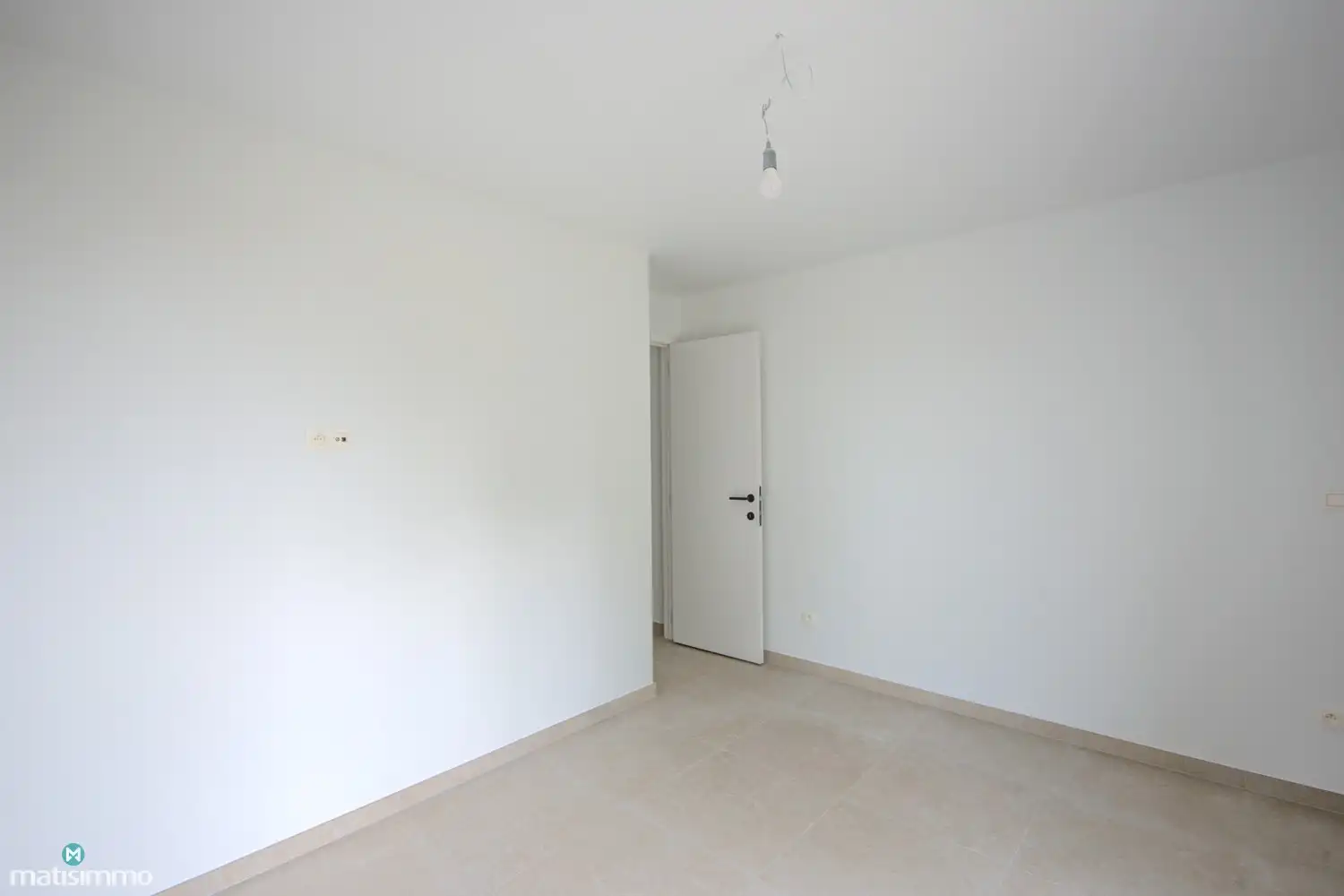 NIEUWBOUWAPPARTEMENT MET 2 SLAAPKAMERS, OVERDEKT TERRAS EN ONDERGRONDSE AUTOSTAANPLAATS NABIJ HET CENTRUM VAN TONGEREN foto 8