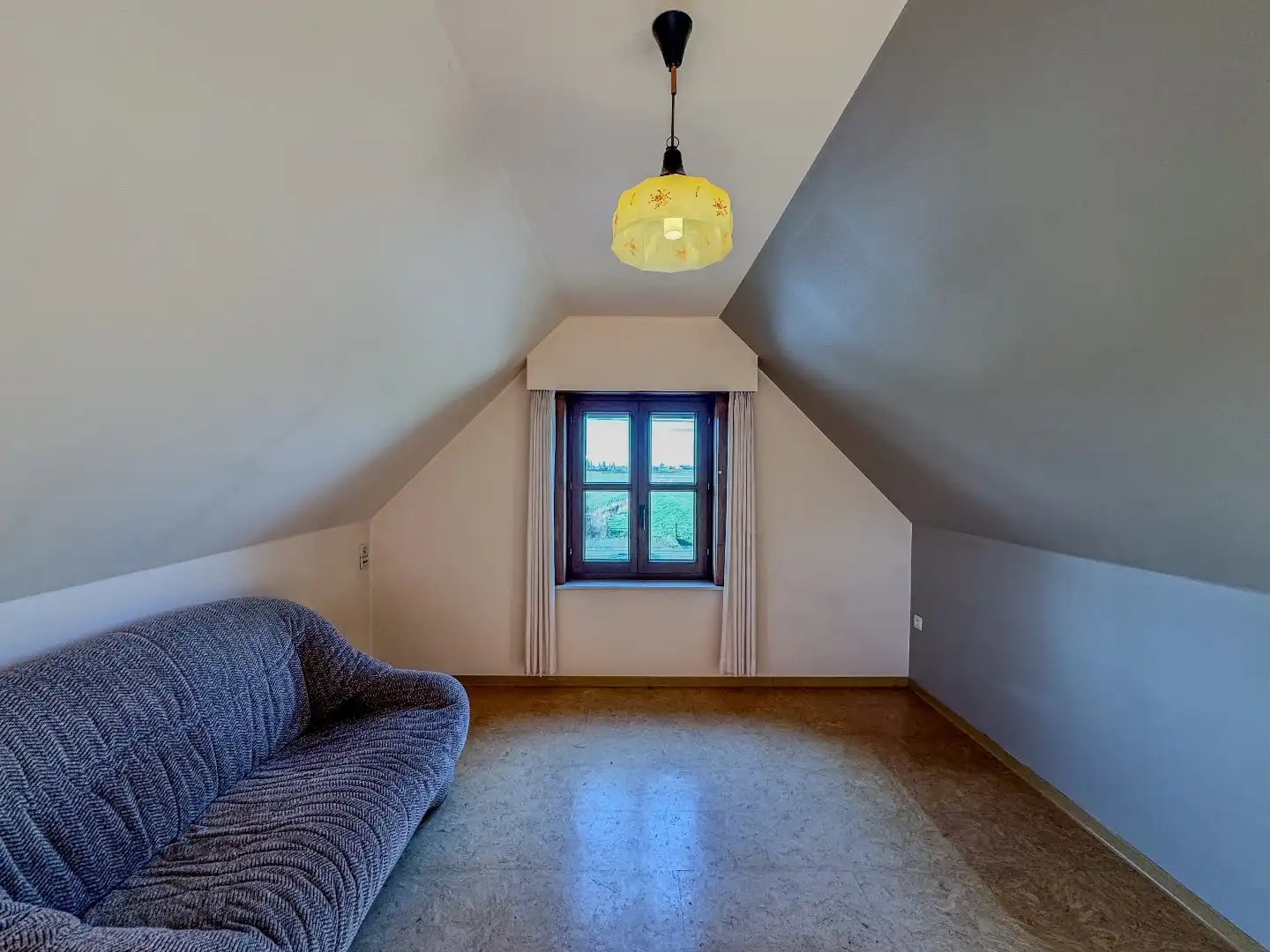 Ruime villa met 3 slaapkamers, ruime garage en tuin. foto 17