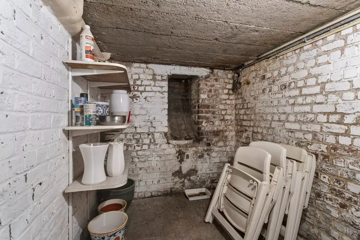 Woning met 5 slaapkamers en grote tuin. foto 32