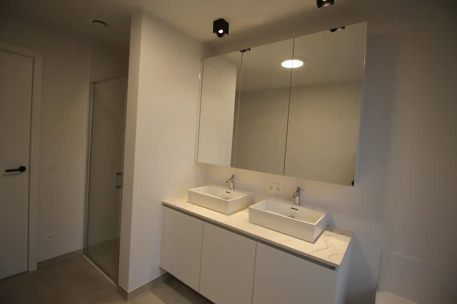 Energiezuinige nieuwbouwwoning met 4 slaapkamers, terras met tuin, tuinberging, carport en autostaanplaats. foto 16