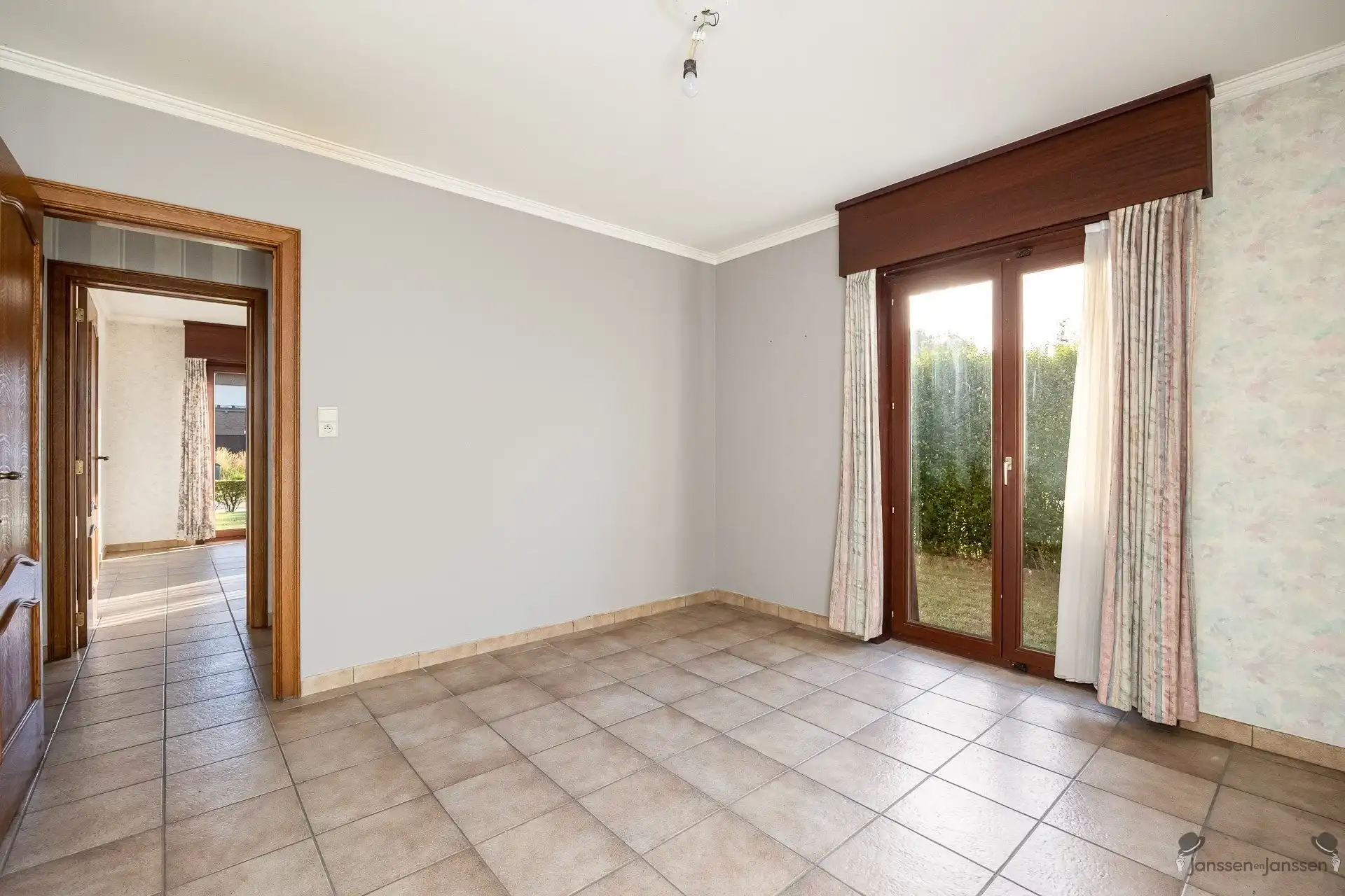 Rustig gelegen villa met uitgestrekte tuin foto 7